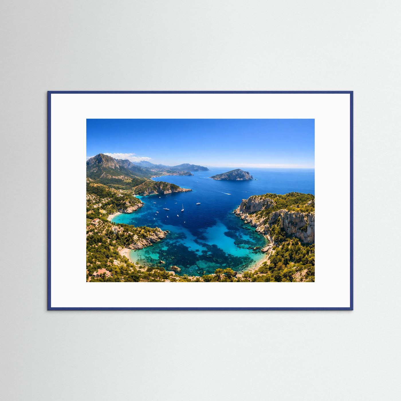 Atemberaubende Mittelmeerbucht von oben | Panorama Küste & Meer Poster Querformat