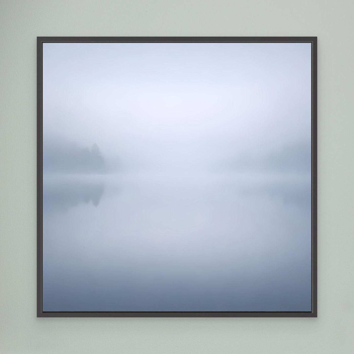 Leinwandbild Nebelsee mit Spiegelung, blau-grau, schwarzer Rahmen