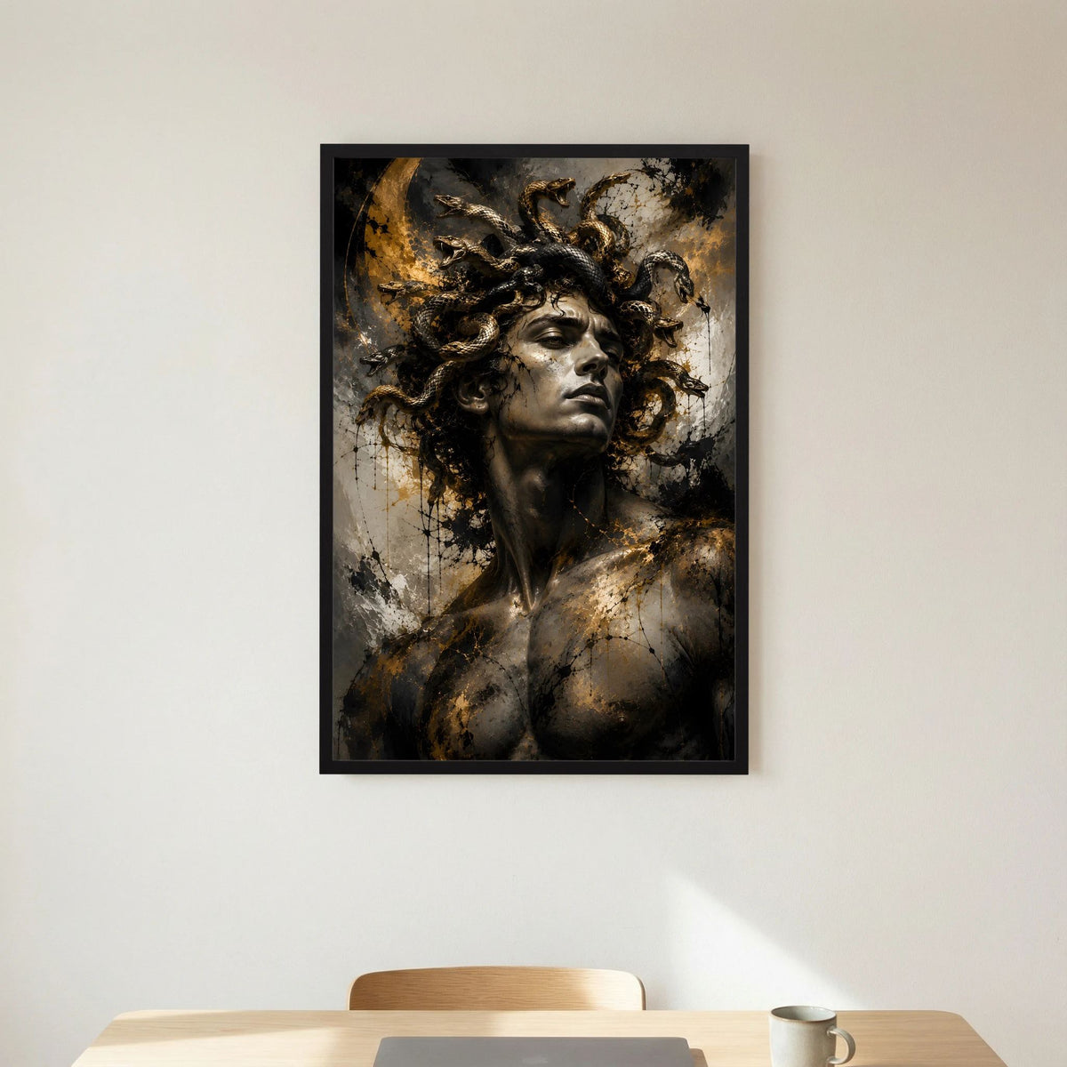 Hochformatiges Kunstposter mit Porträt, lockiges dunkles Haar und goldene Ornamente im Motiv