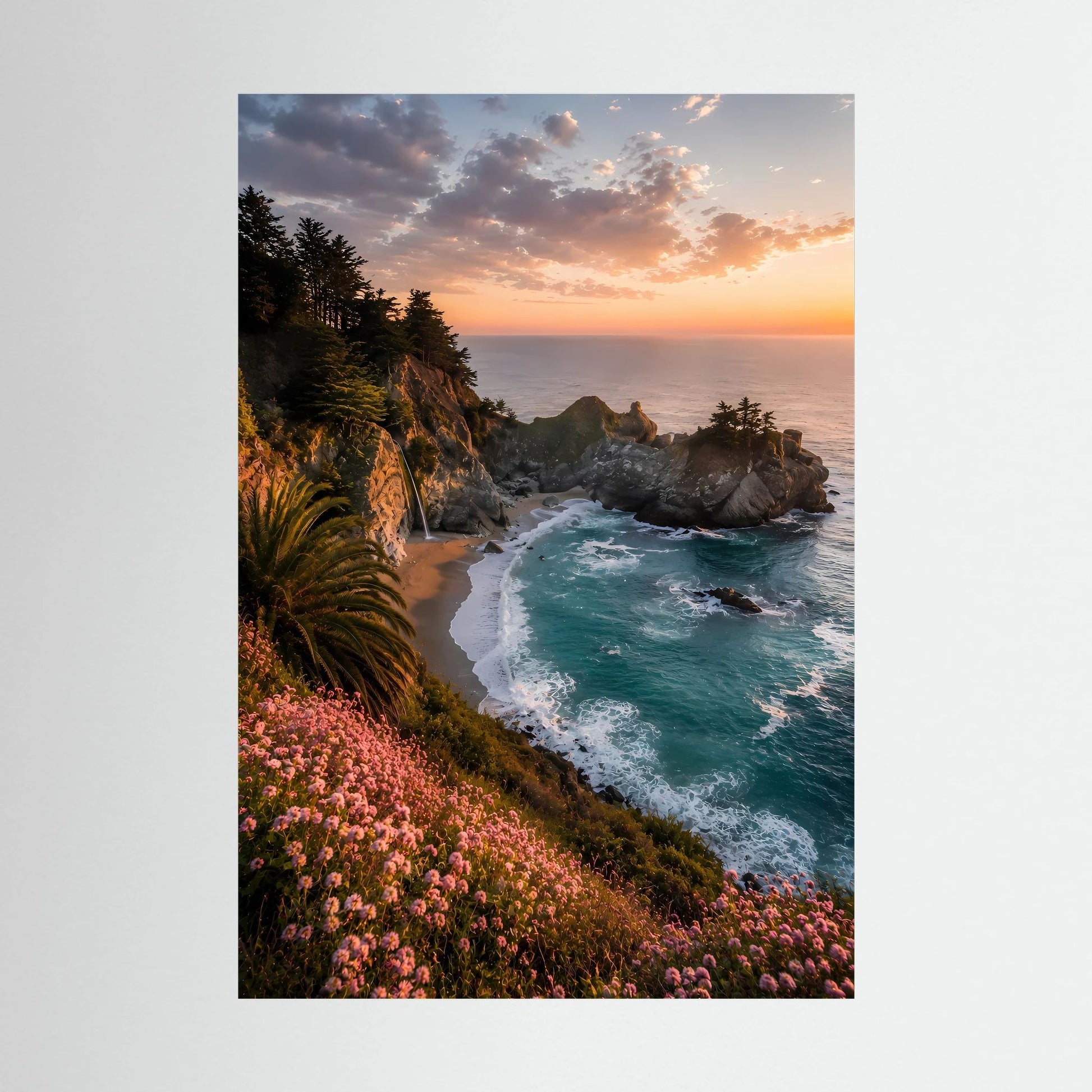 Hochformatiges Kunstposter mit Felsküste, türkisblauem Meer, Wellen und blühendem Strandhang