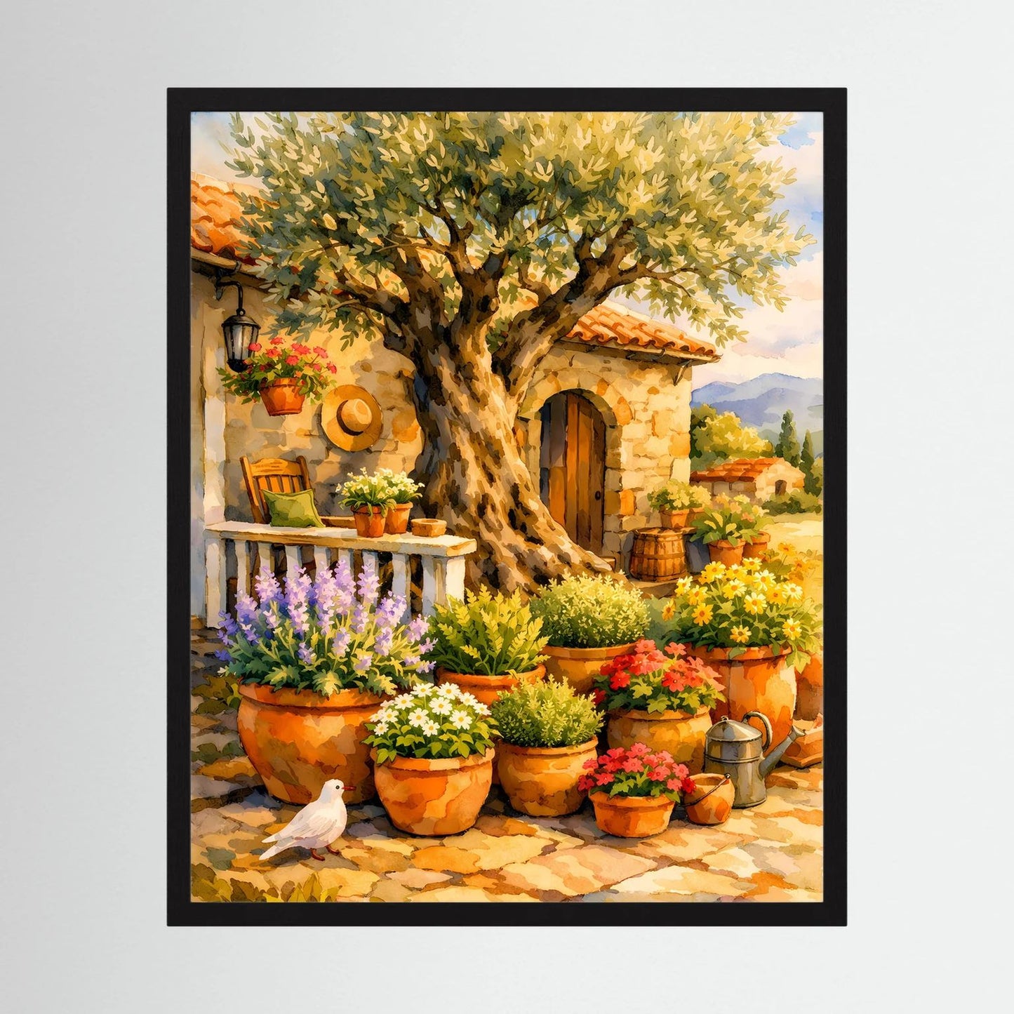 Ge­rahmtes Hochformat-Poster: Olivenbaum über mediterranem Innenhof mit Blumentöpfen