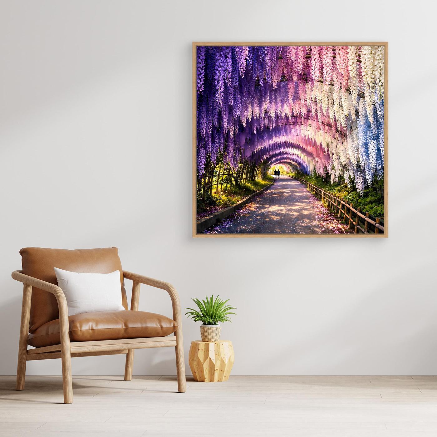 Leinwandbild mit violettem Glyzinien-Tunnel, rosa Akzenten, beleuchtete Mitte