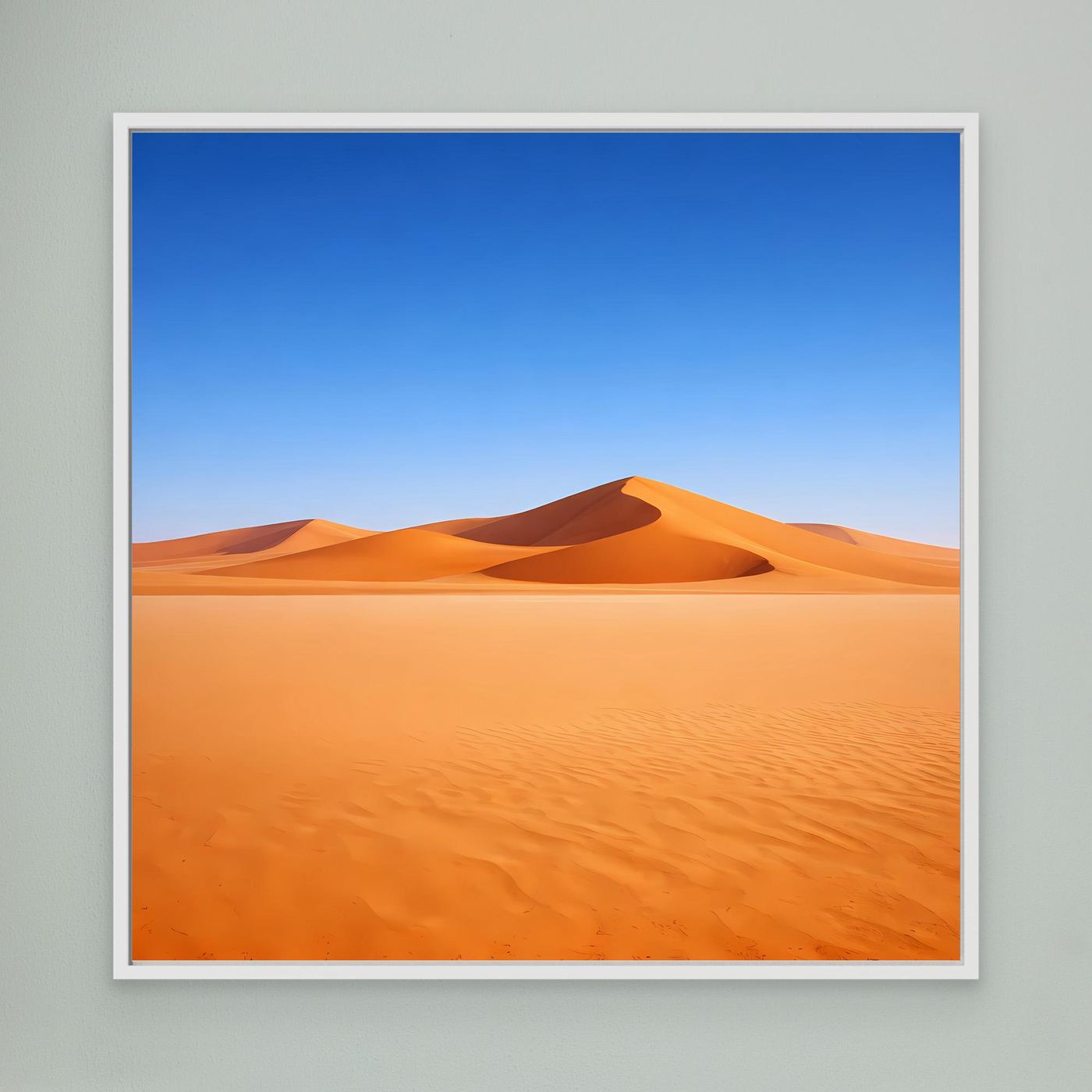 Leinwandbild: Sanddünenlandschaft mit blauem Himmel, orangefarbenem Sand, weißer Rahmen