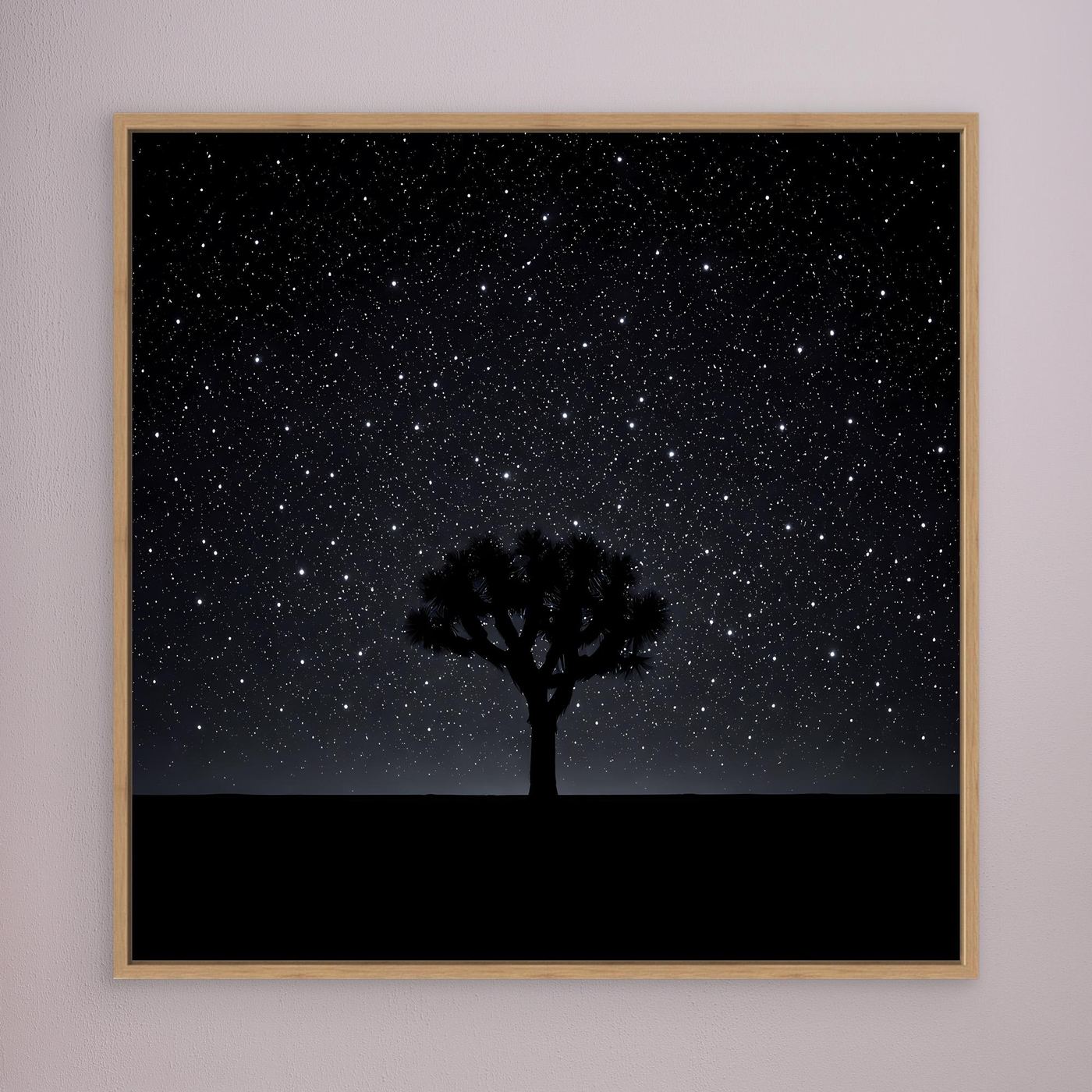 Leinwandbild Sternenhimmel mit Baum-Silhouette, dunkler Horizont, Eichenrahmen