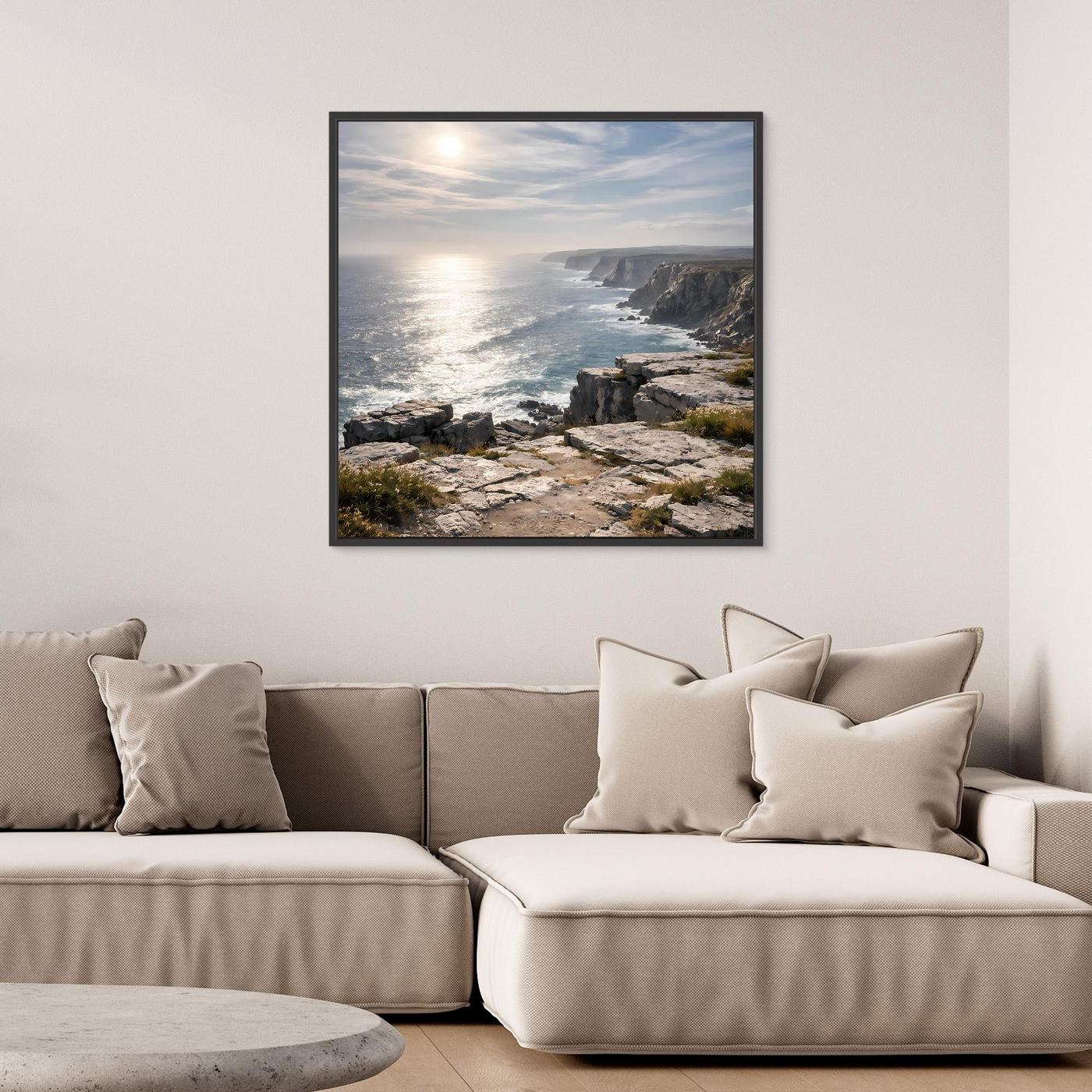 Leinwandbild mit steiler Küste, Meer und Klippen, schwarzer Rahmen