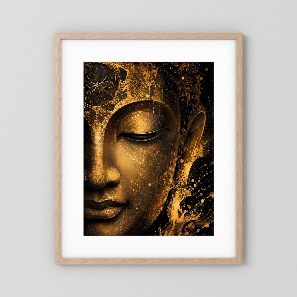 Abstraktes Buddha-Gesicht Poster, schwarz-goldener Look, Hochformat mit hellbraunem Holzrahmen