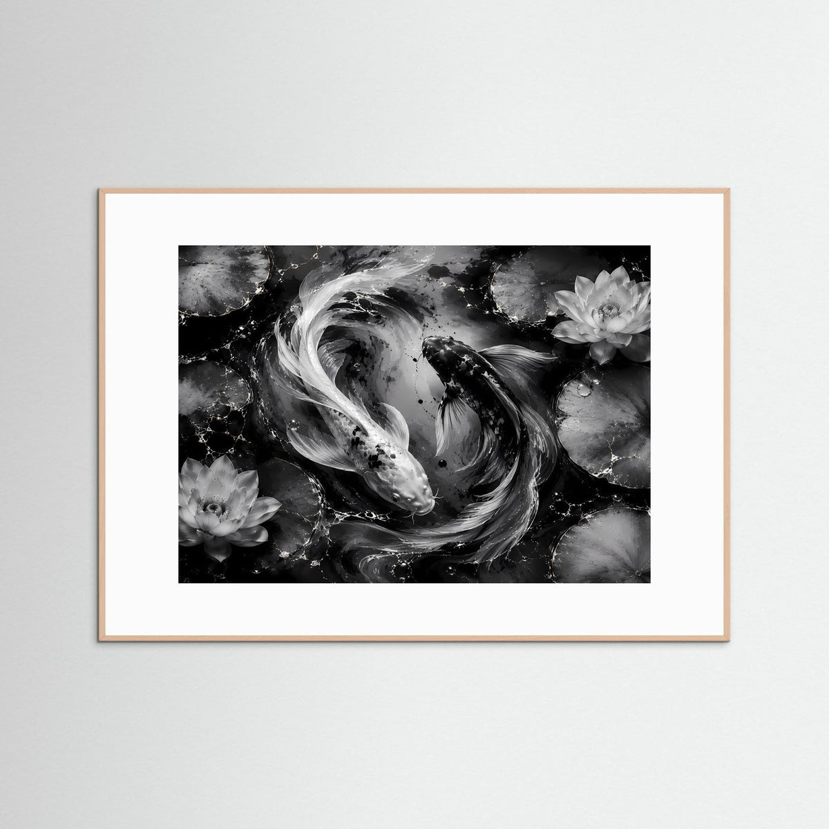 Wandbild mit Schwarz-Weiß-Koi und Lotusblüten im Rahmen, hellbrauner Außenrand