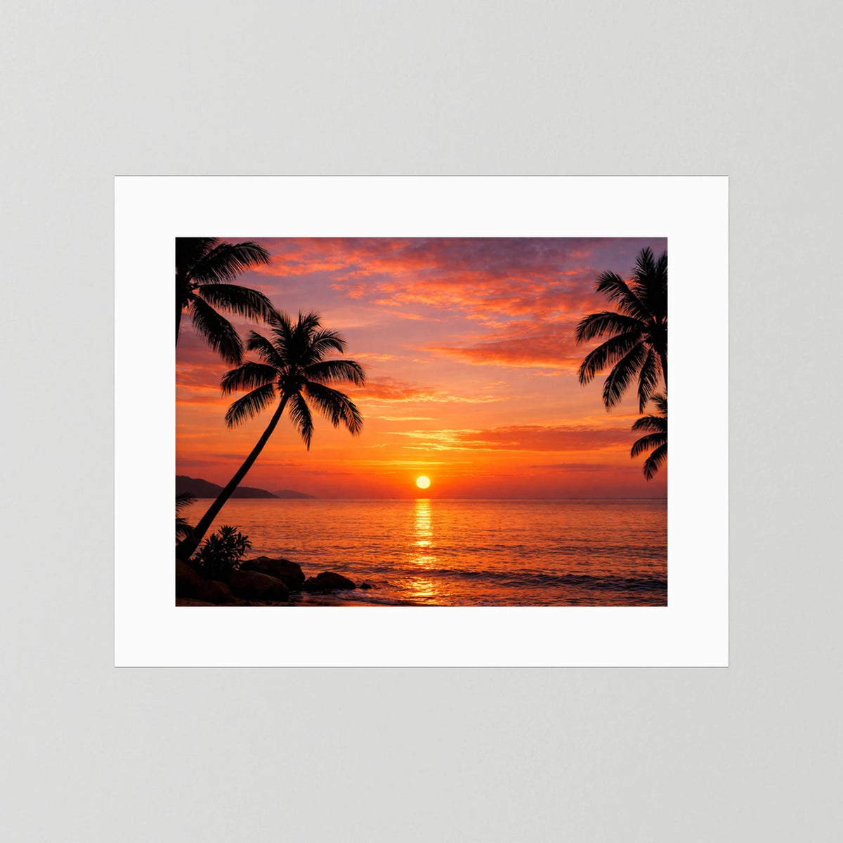 Wandbild mit Sonnenuntergang über dem Meer, Palmen-Silhouetten, weißer Rand