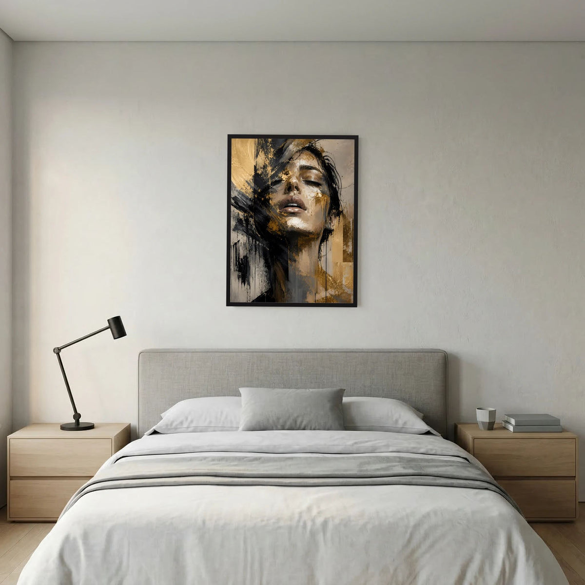Gerahmtes Poster mit abstraktem Frauenporträt in Gold und Schwarz, Hochformat, schwarzer Rahmen