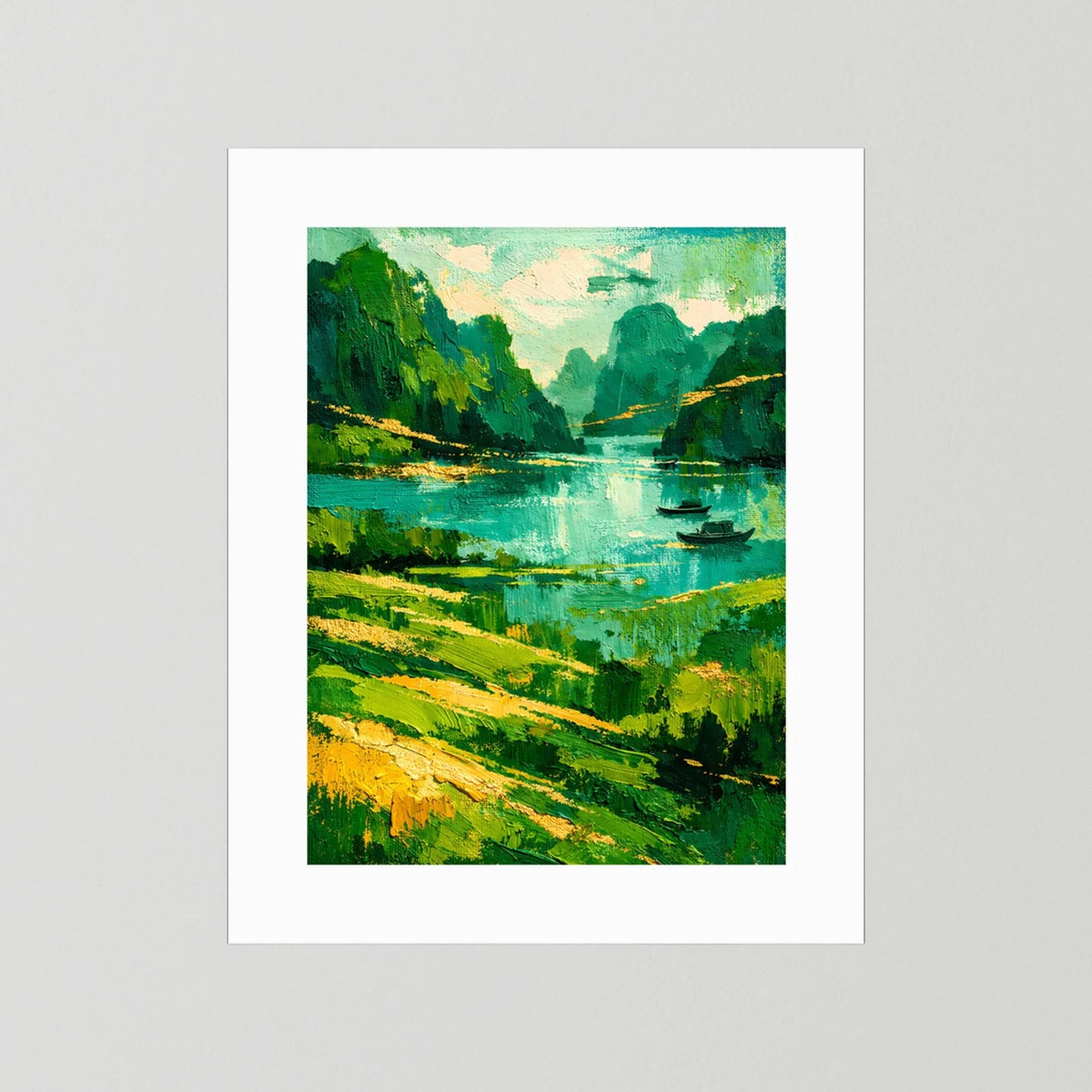 Kunstposter ohne Rahmen, mit weißer Einfassung: grüne Flusslandschaft mit Booten