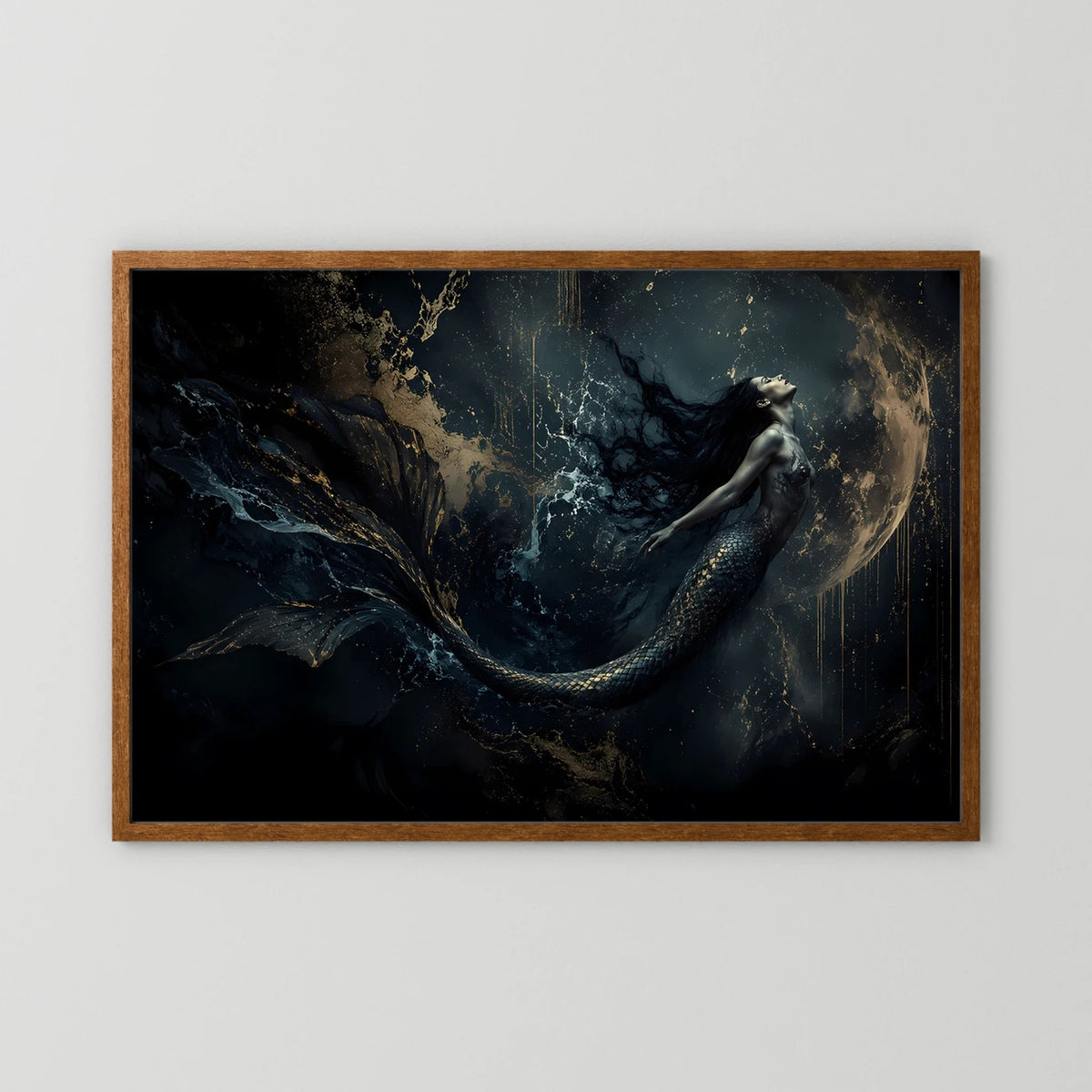 Querformatiges Fantasy-Wandbild mit Meerjungfrau, schwarz-gold, naturfarbener Holzrahmen