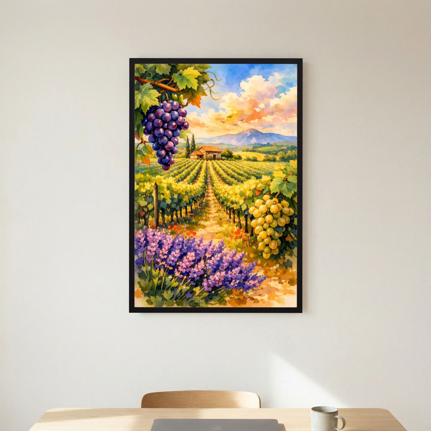 Poster Hochformat mit Weinberg und Lavendel, Trauben am Ast, schwarze Einfassung
