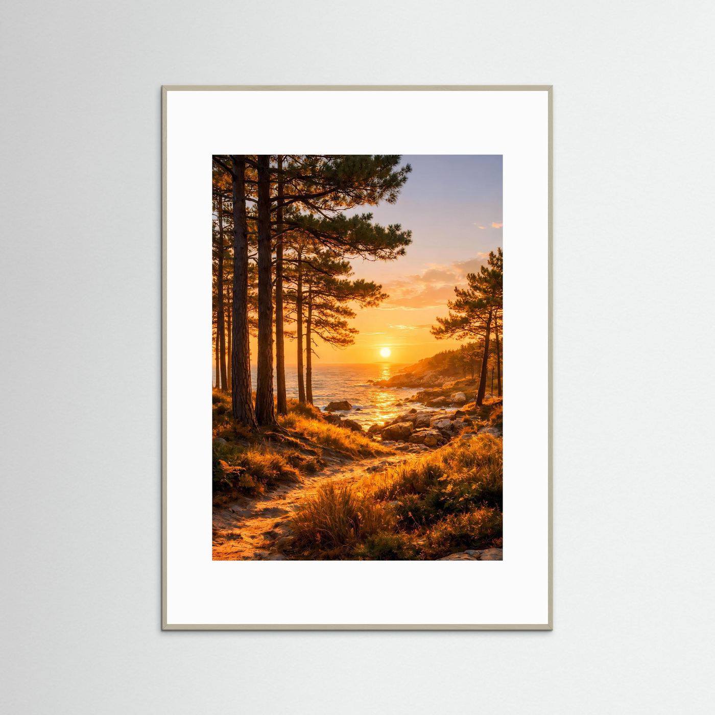 Romantisches Küstenposter mit Pinien und Sonnenuntergang, grau gerahmt