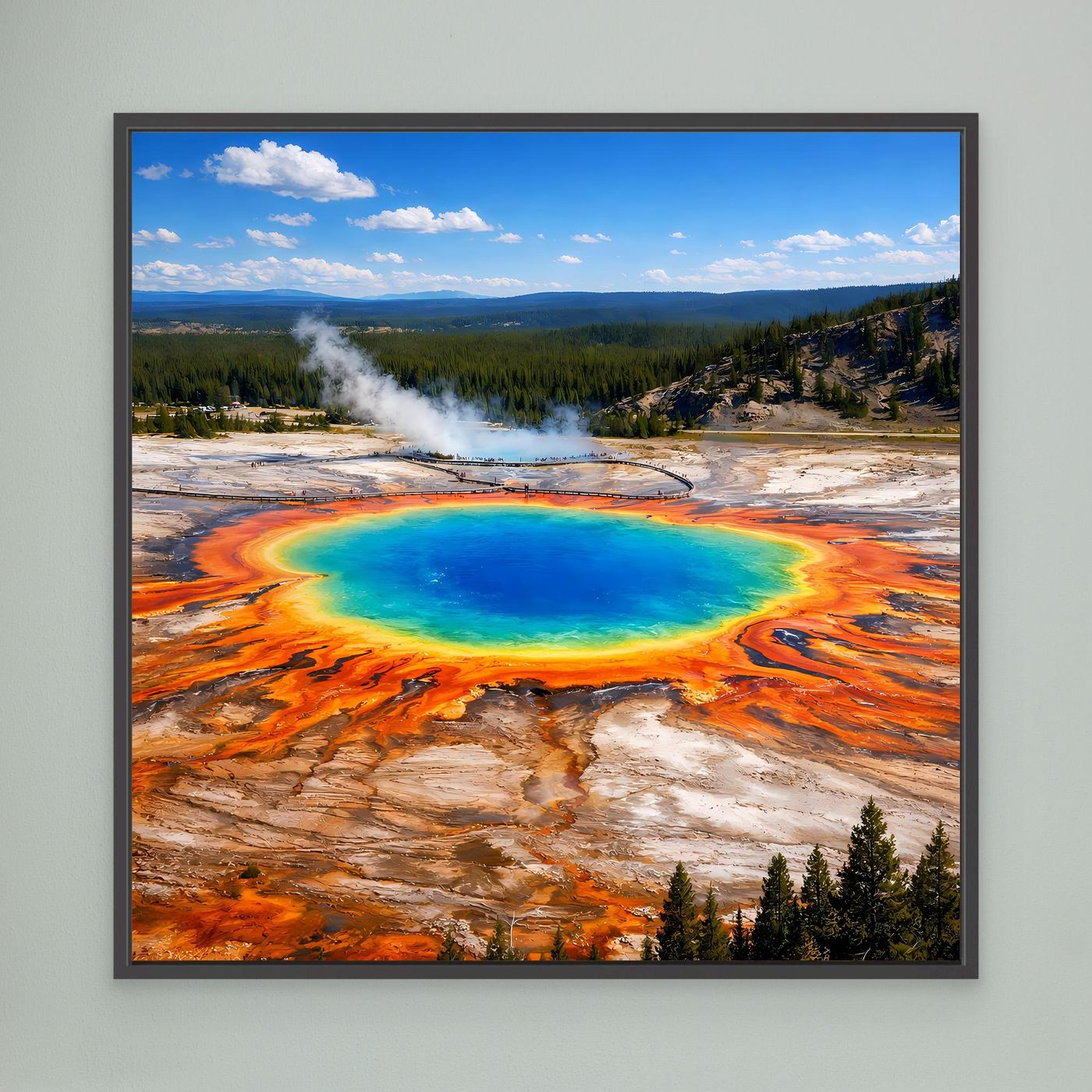 Gerahmtes Leinwandbild Grand Prismatic Spring mit blau-türkisem Becken, orange-rotem Rand und Dampf