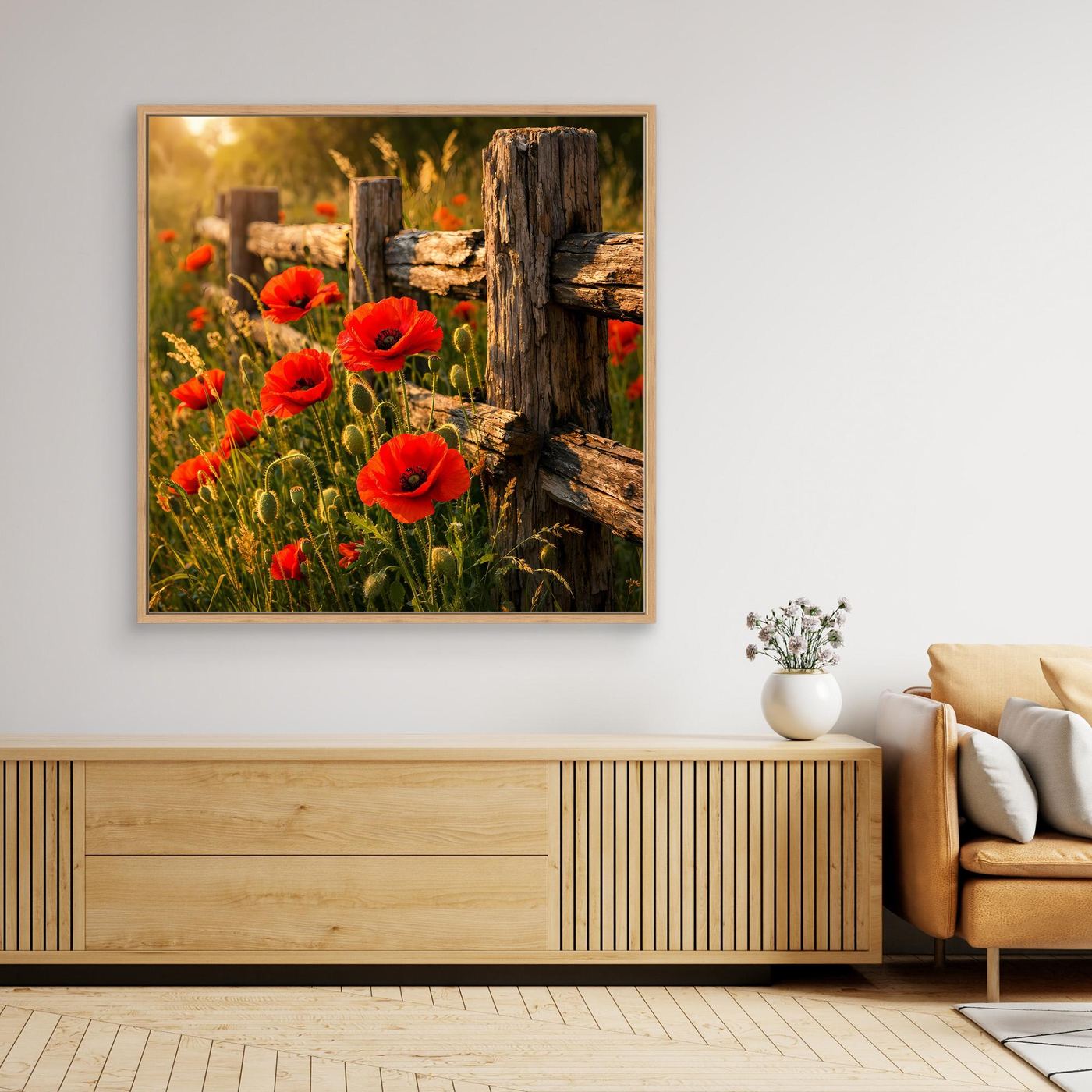 Leinwandbild mit roten Mohnblumen und Zaun aus Holz, goldener Holzrahmen