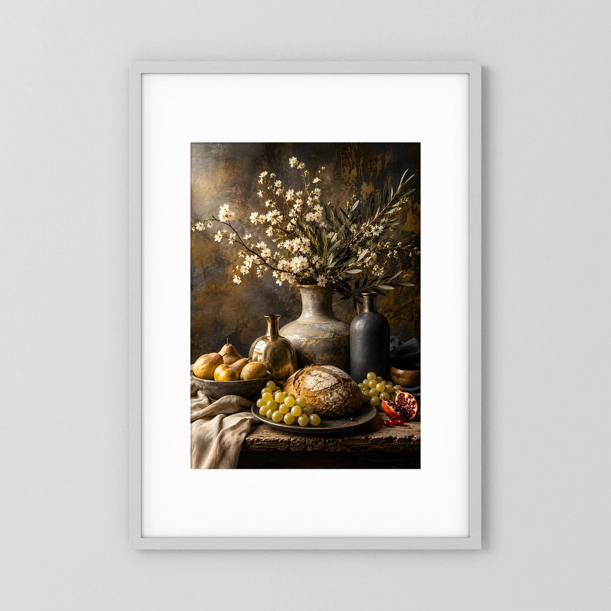 Hochformat-Poster mit Blumen, Früchten und Krügen im hellen Rahmen