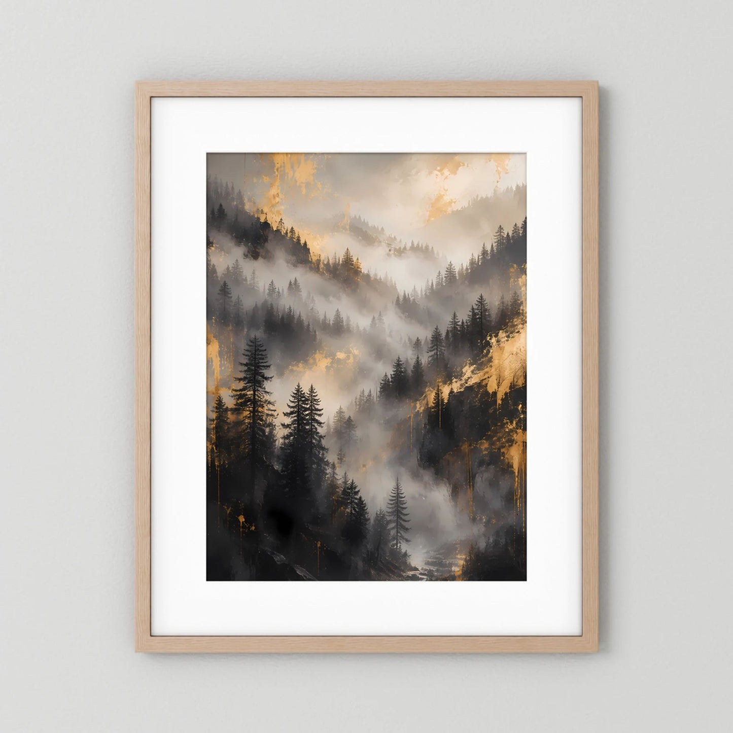 Poster im Hochformat mit nebligem Bergwald, Tannen und warmen Farbtönen, Holzrahmen