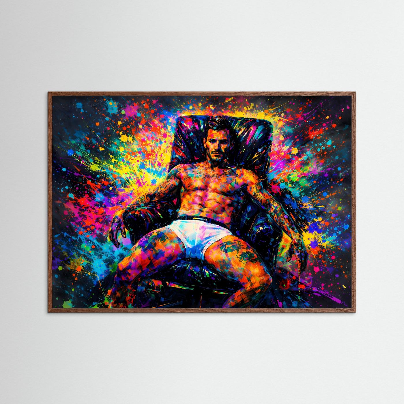 Kunstposter im dunklen Eichenrahmen mit Farbsplash-Figur: tätowierter Mann im Fokus