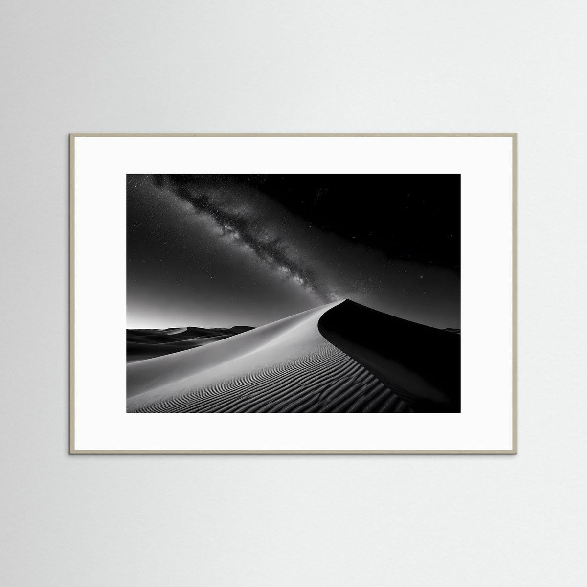 Querformat-Poster mit Schwarzweiß-Sanddünen im grauen Rahmen