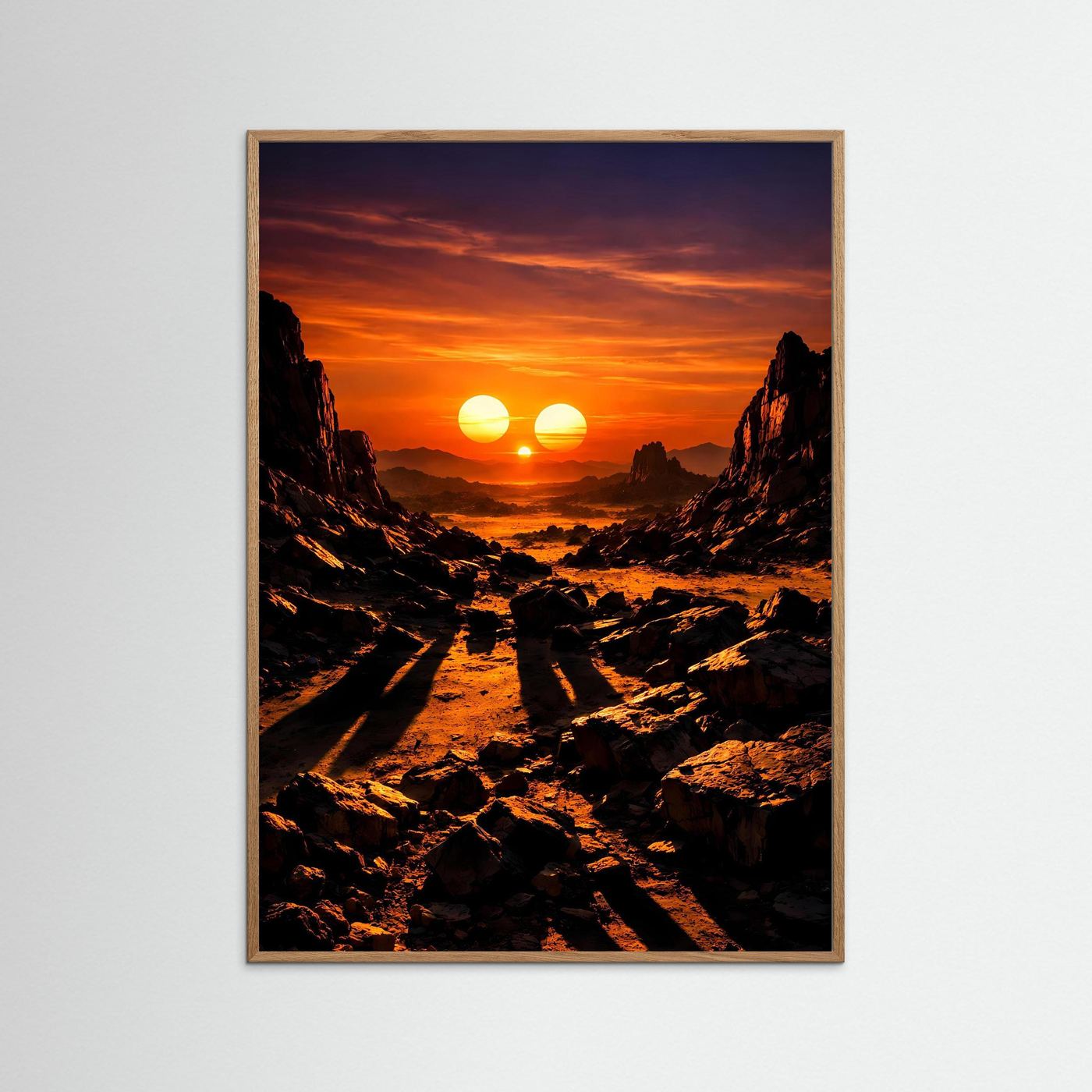 Science-Fiction-Poster mit drei Sonnen über Schlucht, heller Holzrahmen