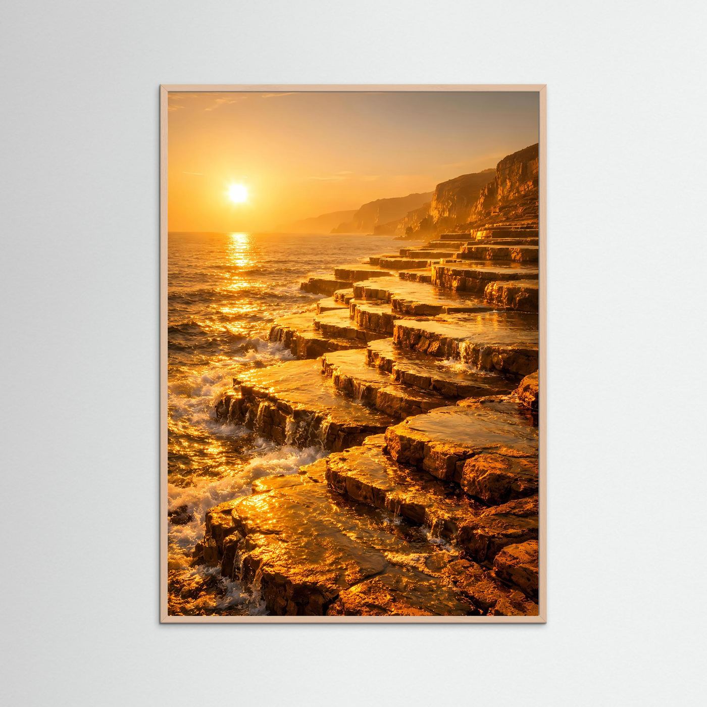 Gerahmtes Küstenposter im Hochformat, Roséholzrahmen, goldener Sonnenuntergang an der Küste