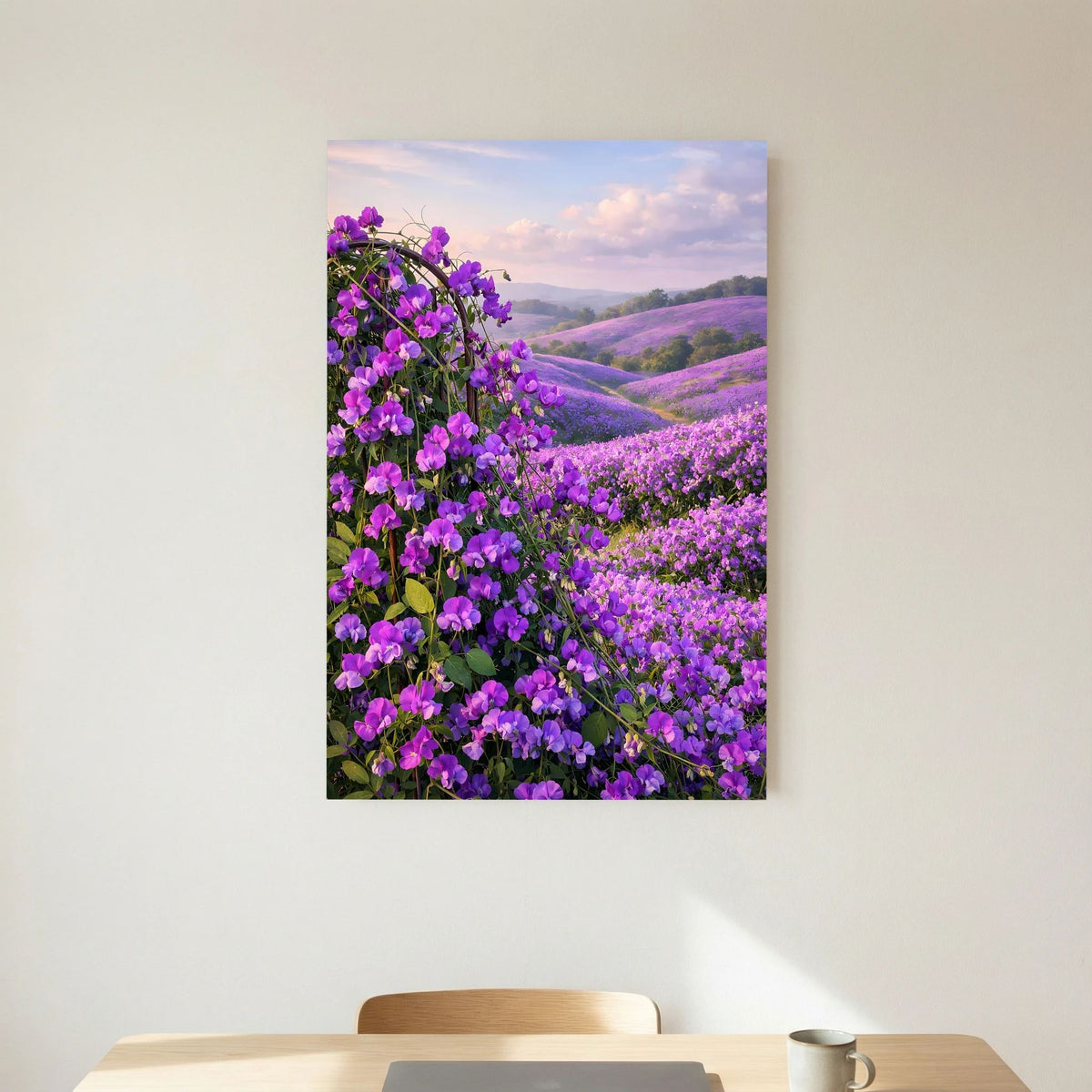 Wandposter im Hochformat mit lila Blumenwiese und violetten Hügelstreifen in der Ferne