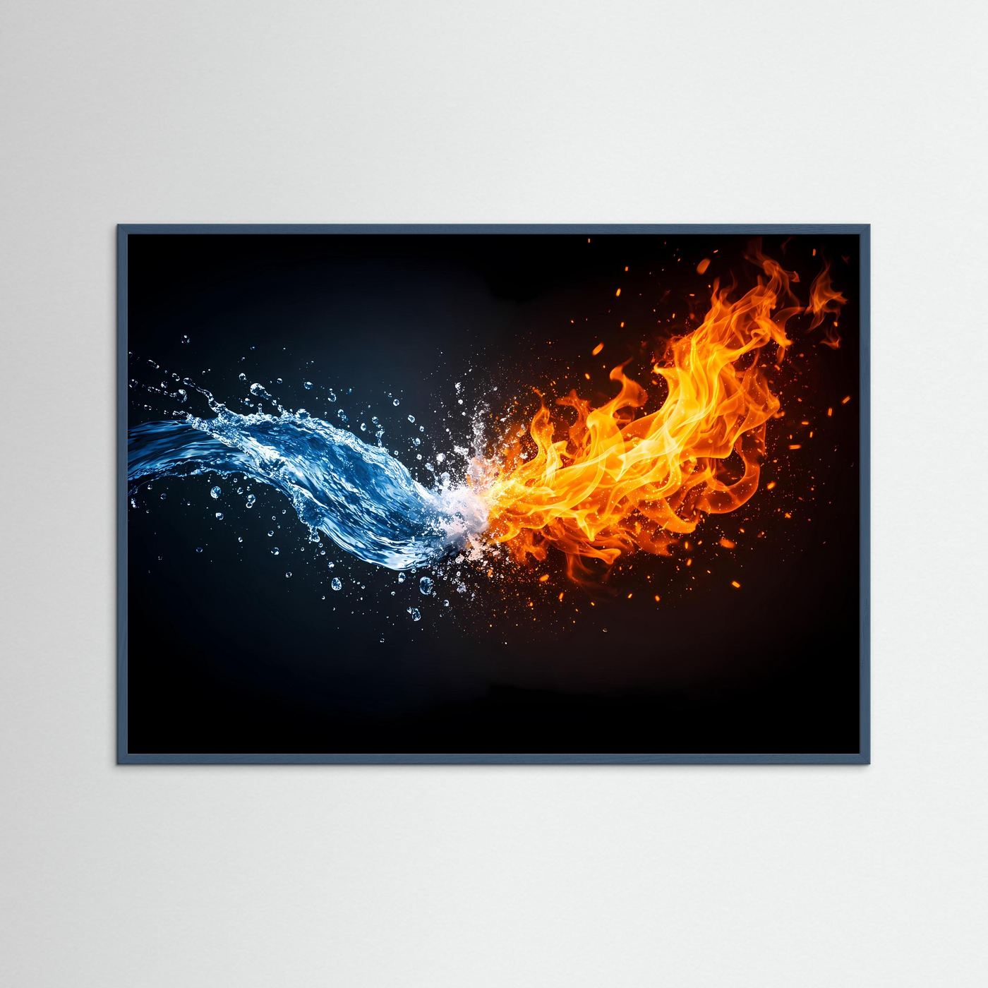 Querformatposter mit Wasserstrahl und Feuerflammen, mit dunklem Holzrahmen