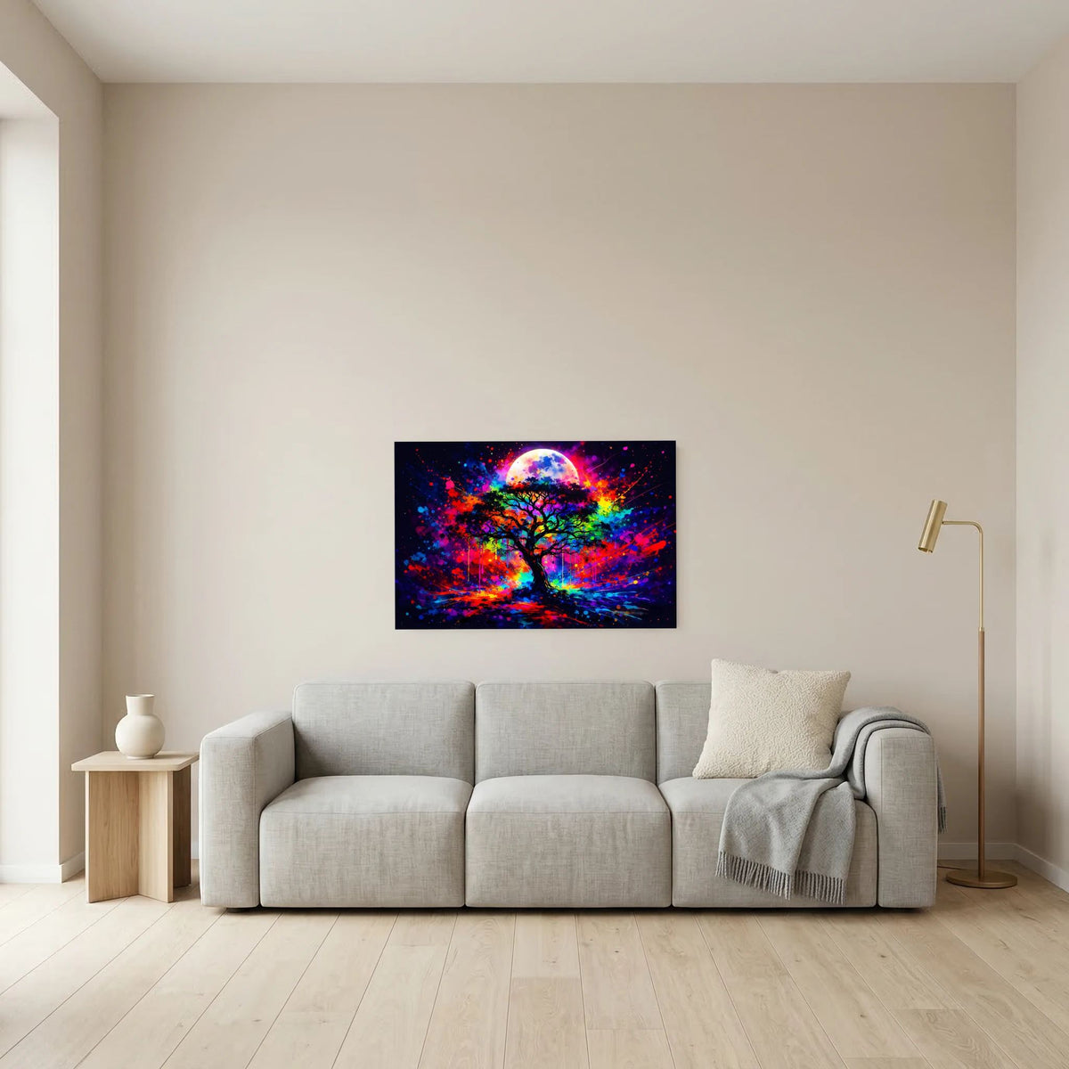 Querformatiges Wandbild: Baum unter Vollmond mit Regenbogen-Neonfarben, schwarzer Rahmen