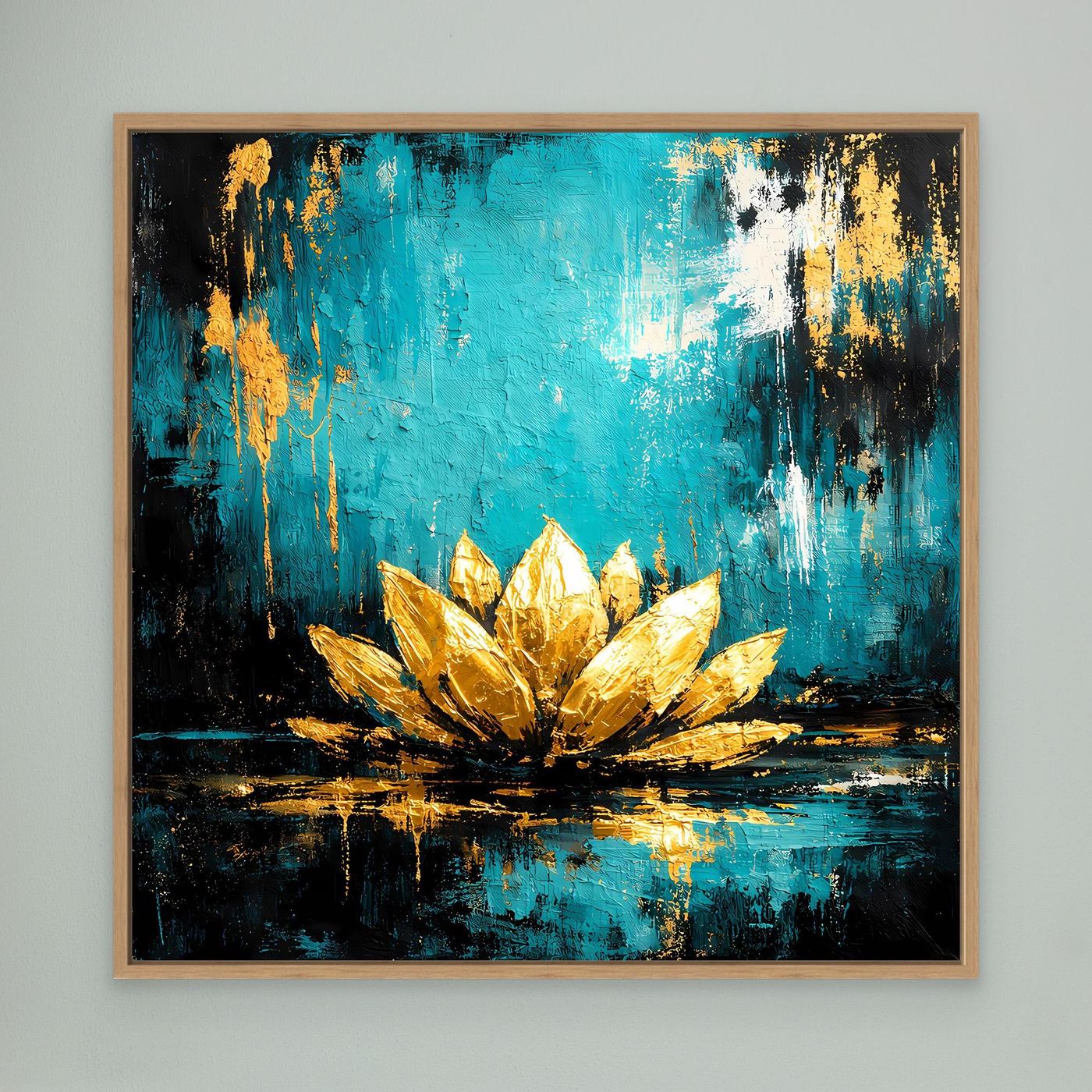 Abstraktes Leinwand-Wandbild: goldene Lotusblüte auf Türkis, im hellen Eichenrahmen.