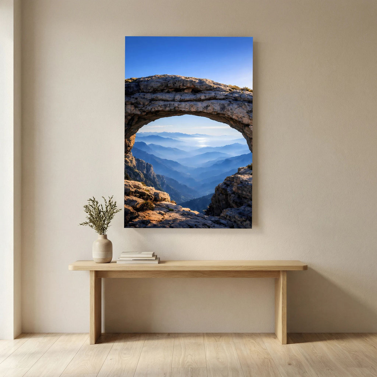 Hochformatiges Poster mit Felsbogen und Bergblick, Himmelsausschnitt oben