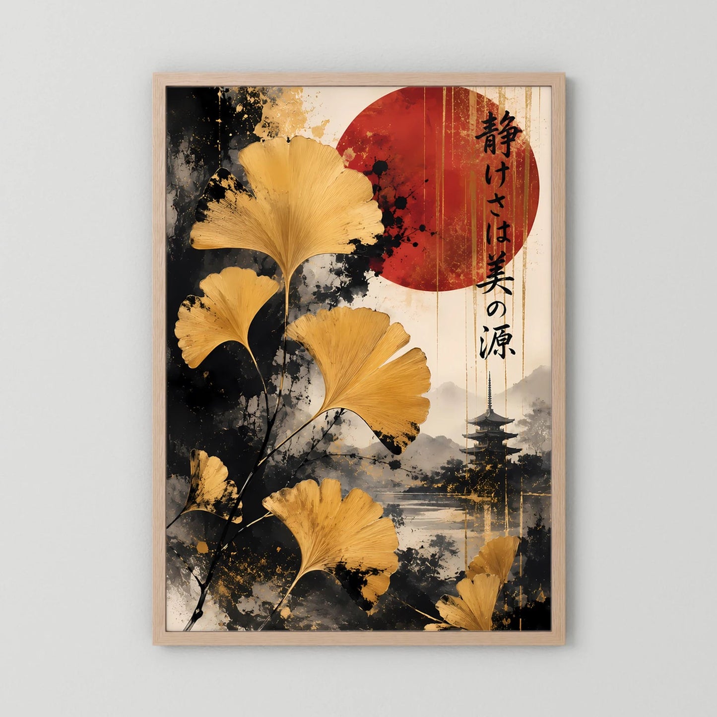 Ginkgo-Poster mit goldgelben Blättern, roter Sonne und Pagode im hellen Holzrahmen