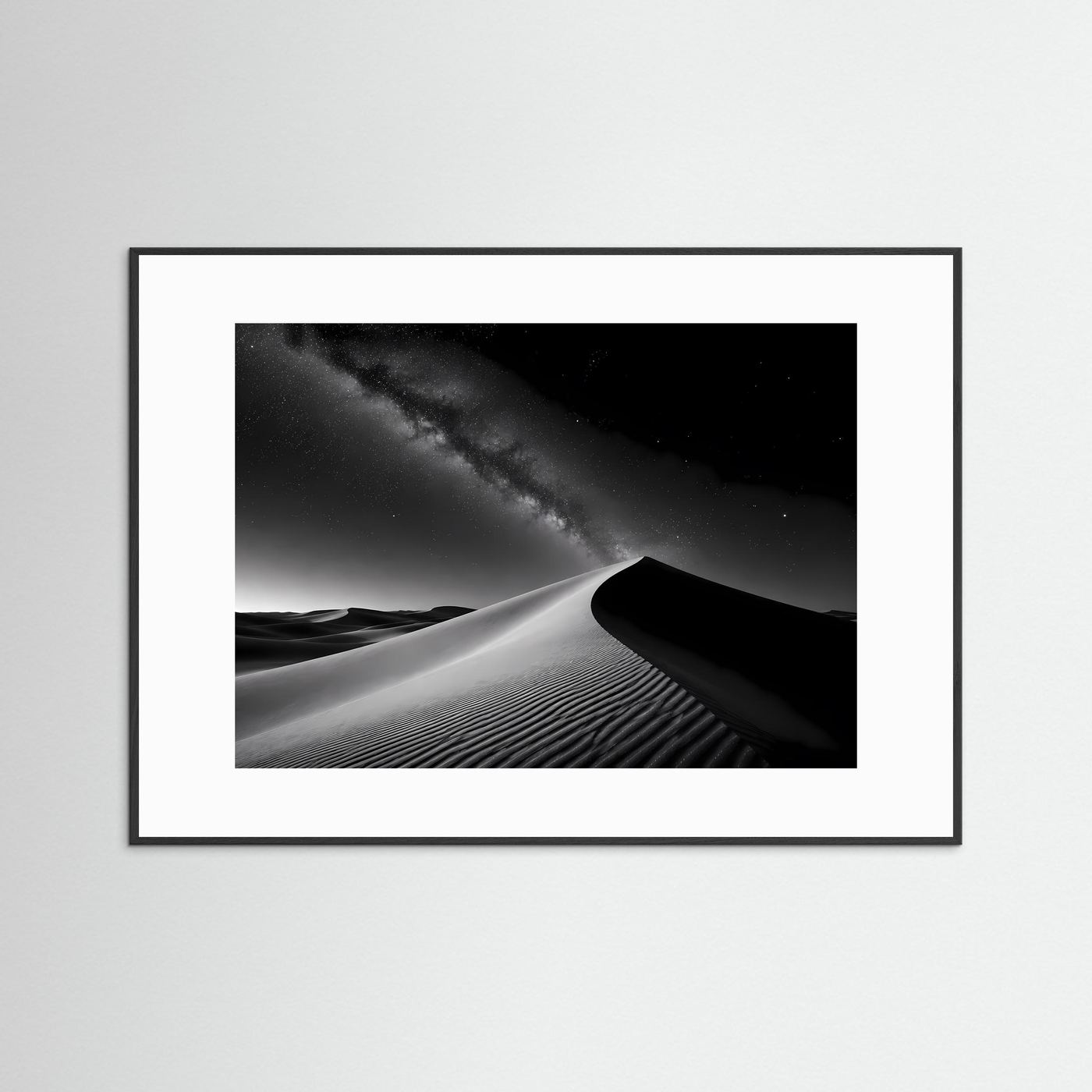 Wüste Poster Querformat | Schwarz Weiß Sanddünen mit Milchstraße & Sternenhimmel
