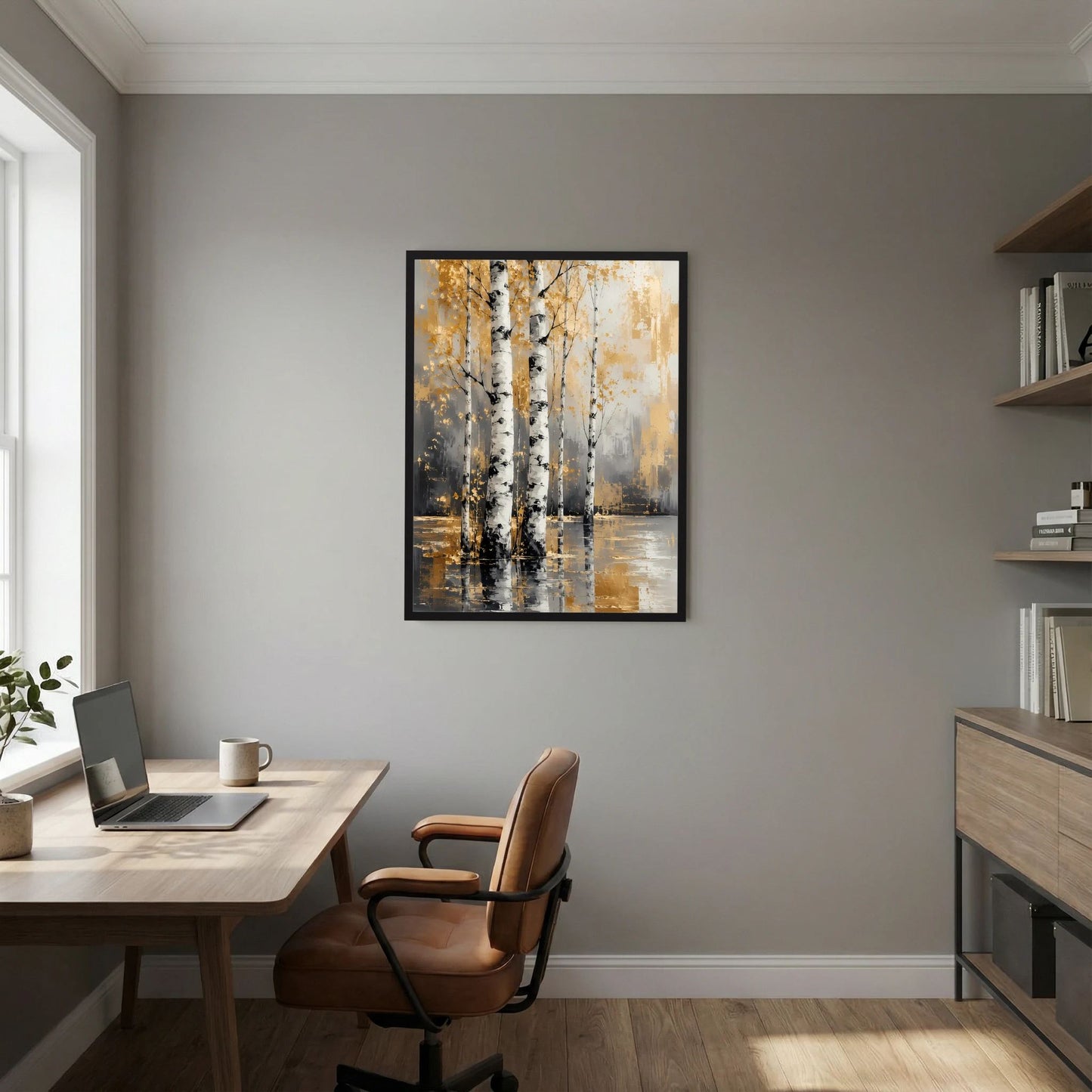 Poster mit abstraktem Birkenmotiv in Weiß und Gold, schwarzer Bilderrahmen