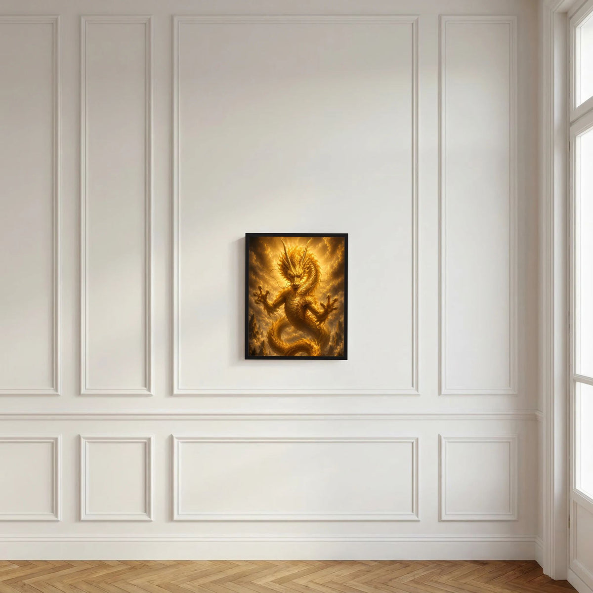 Wandposter im schwarzen Rahmen mit goldener Drachenfigur