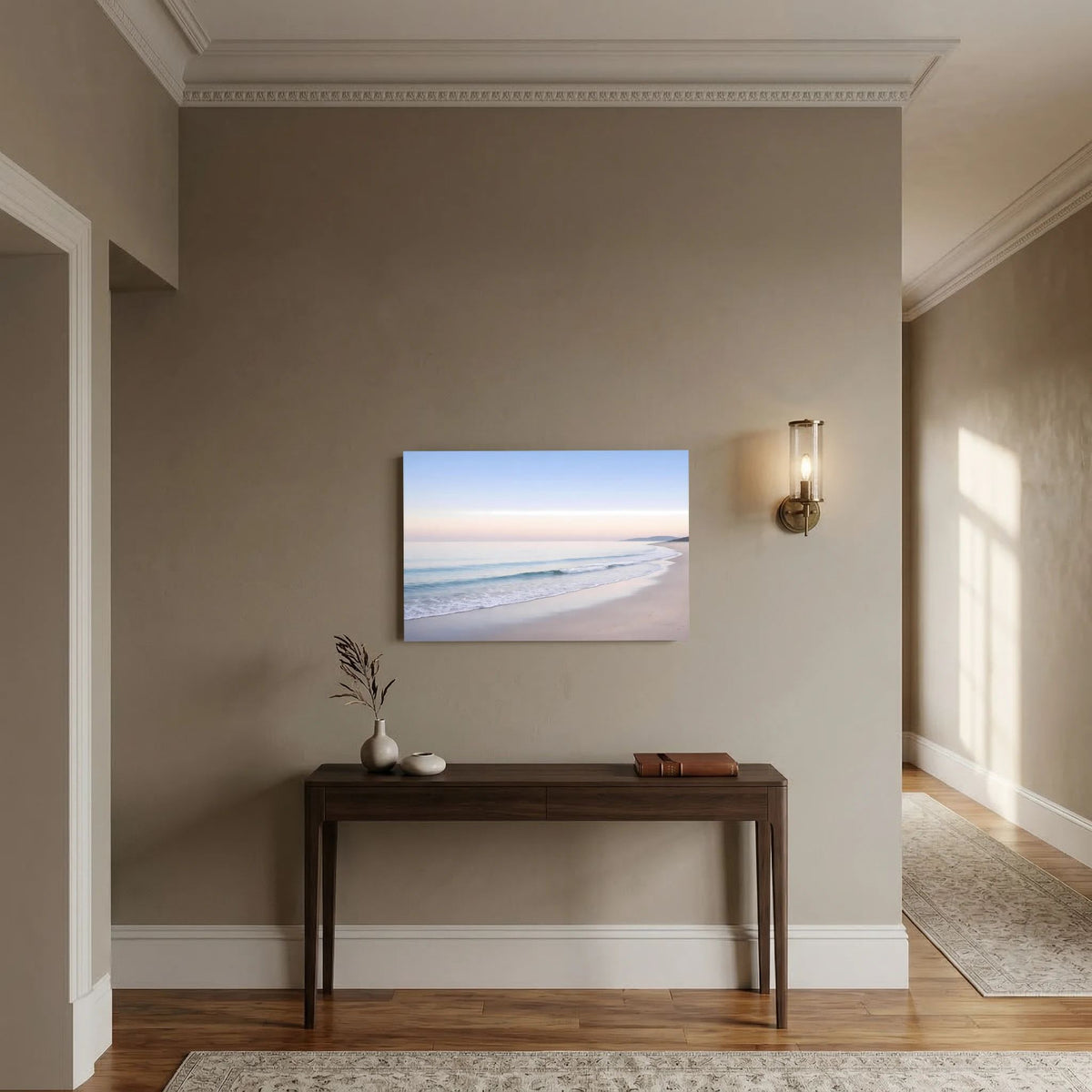 Wandbild mit pastellfarbenem Meer und sanftem Strand bei Morgendämmerung