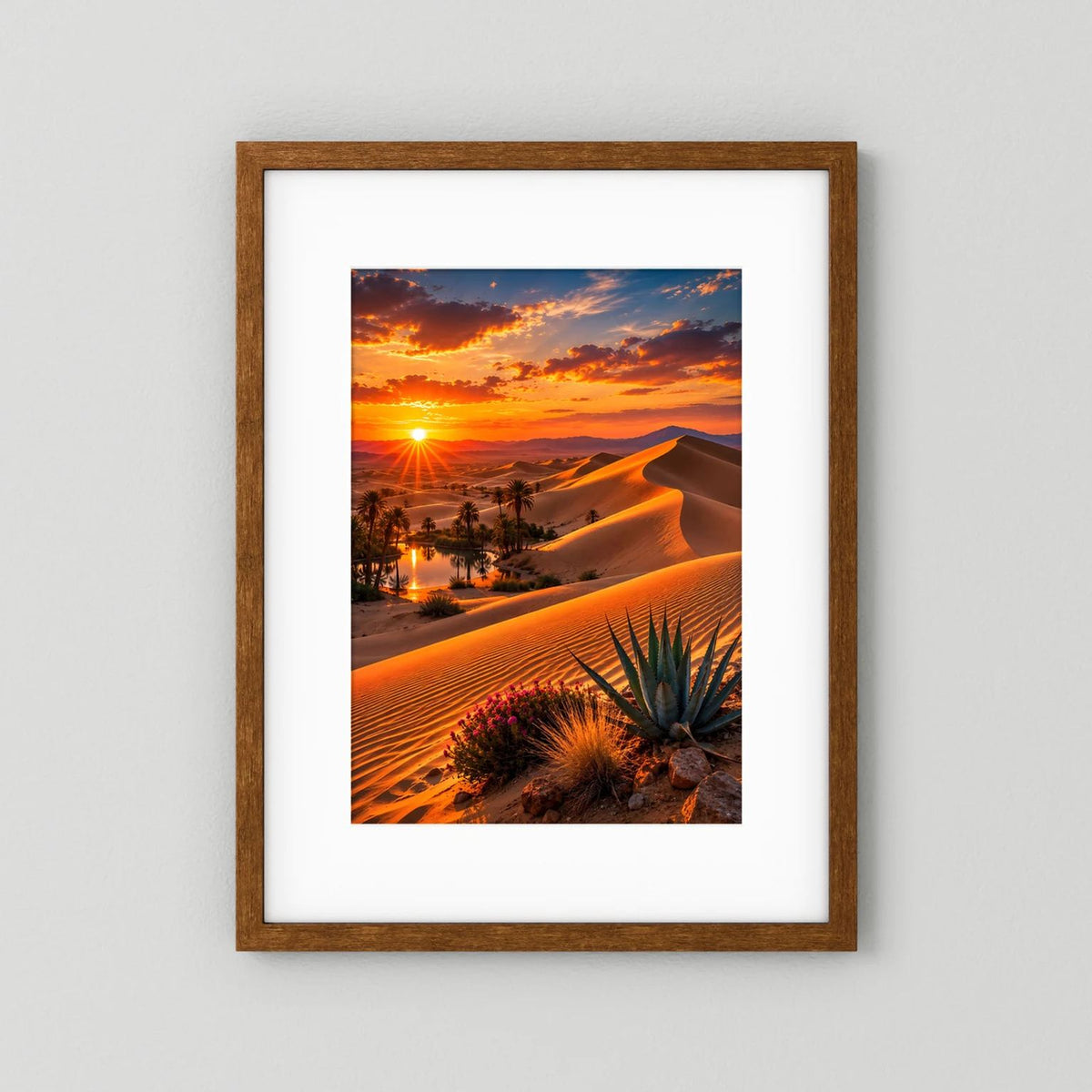 Hochformatiges Wüstenlandschafts-Poster mit Sonnenuntergang, brauner Holzrahmen und weißer Rand