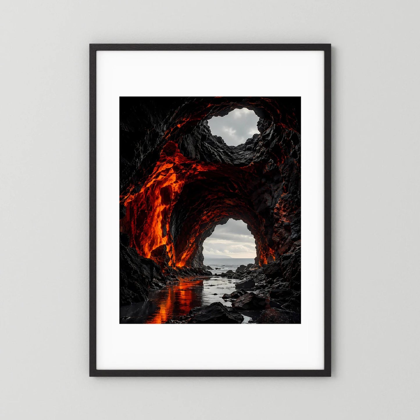 Poster im Hochformat mit schwarzem Rahmen und weißem Rand: Lavahöhle, roter Feuerschein