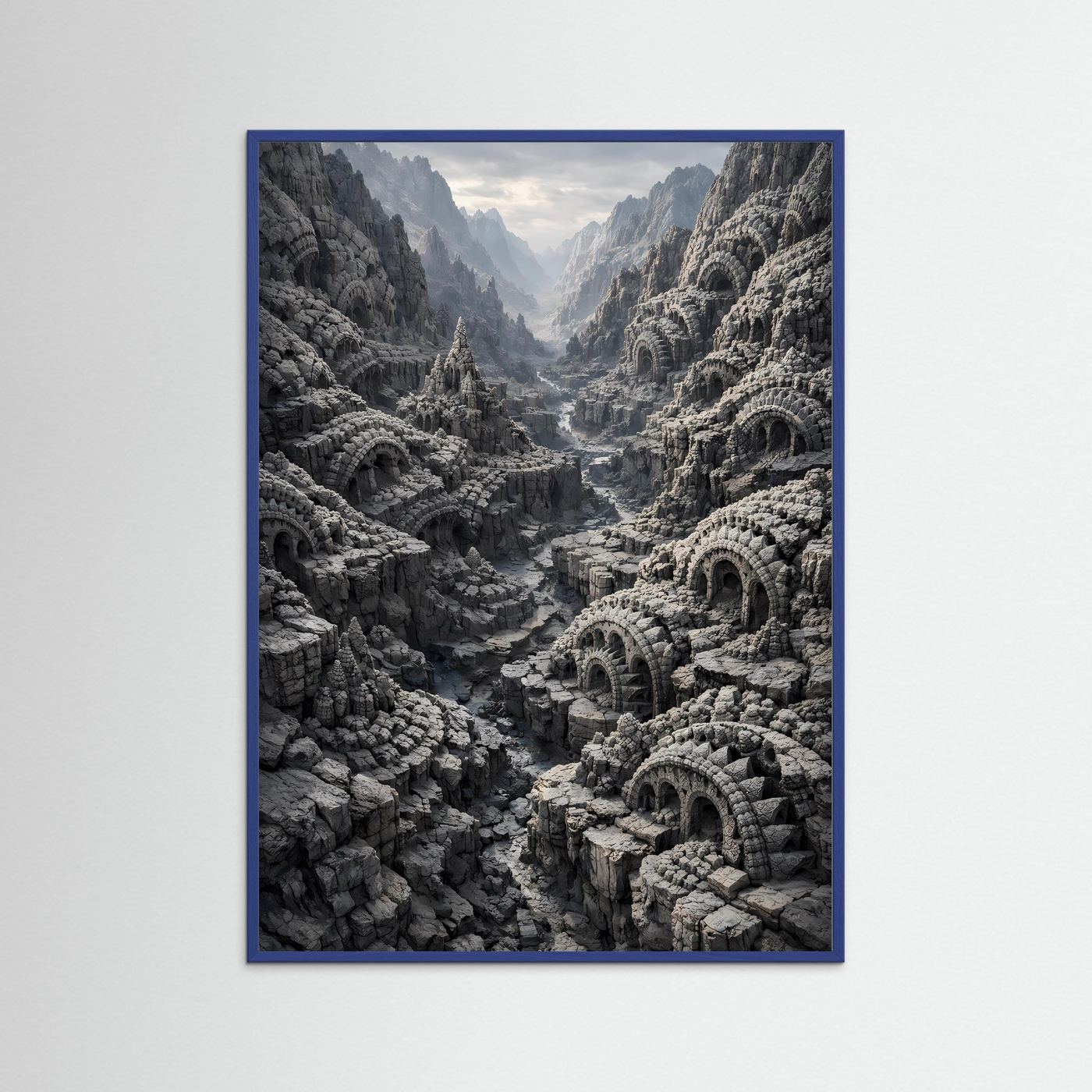 Kunstposter mit Ruinen-Schlucht in Steingrau in blauem Holzrahmen, Hochformat