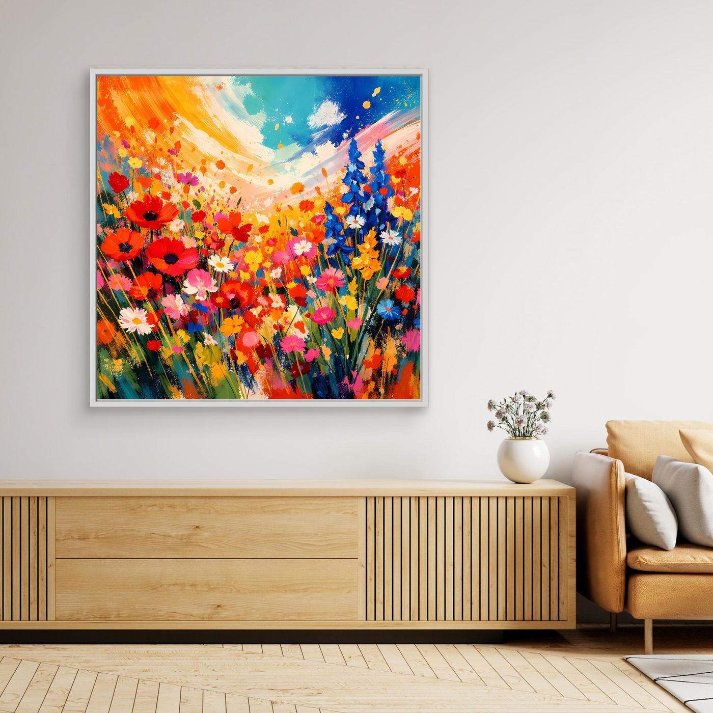 Gerahmtes Leinwandbild mit buntem Blumenwiesen-Motiv und weißem Rahmen