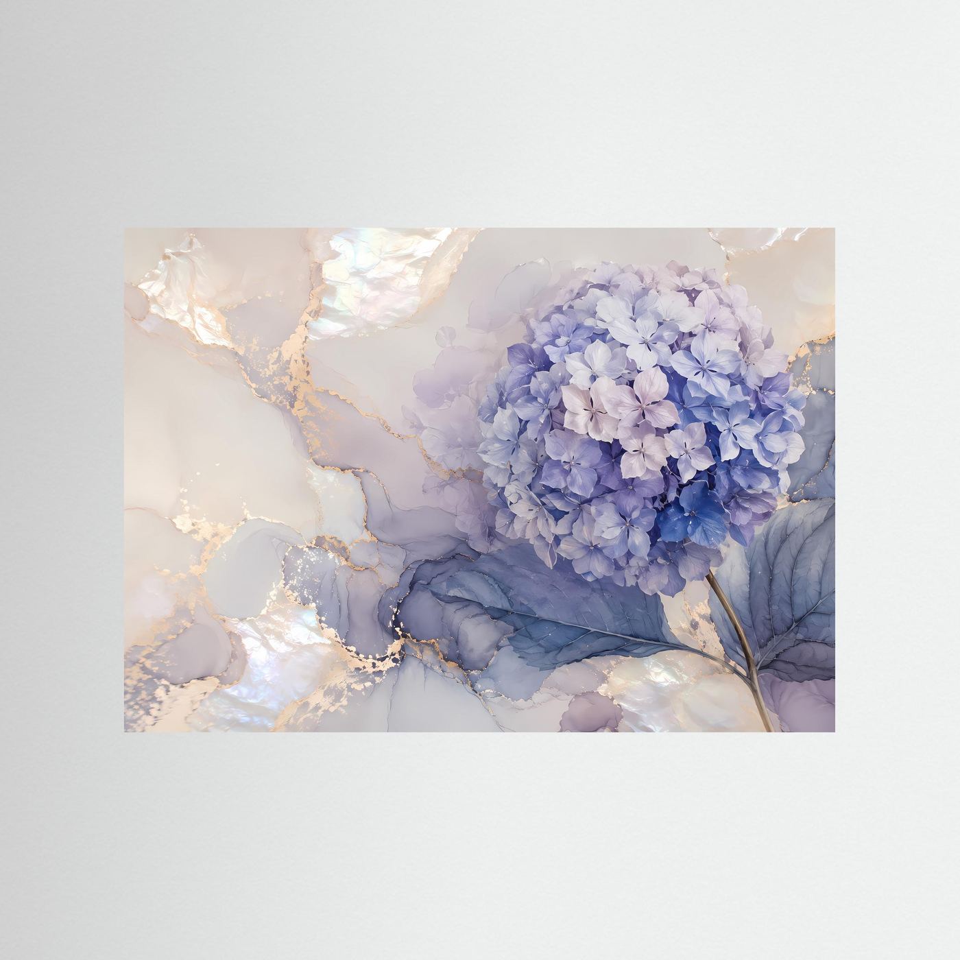 Wandbild mit blauen Hortensienblüten und perlmuttfarbenem Marmormotiv, ohne Rahmen