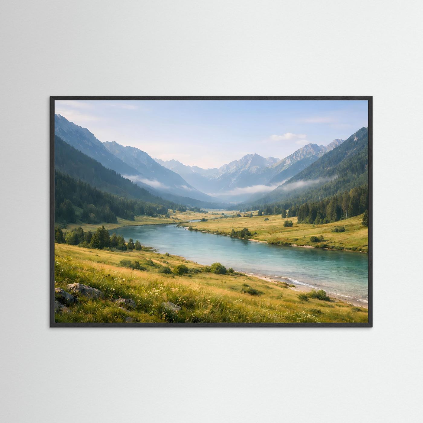 Bergtal Poster | Kristallklarer Fluss zwischen Alpen | Panorama Landschaft Fotografie | Natur Wandbild mit Bergen und Wiesen