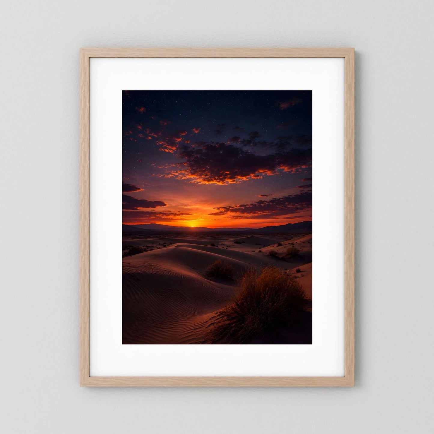 Poster im Hochformat mit hellem Holzrahmen und weißem Passepartout, Wüstenlandschaft