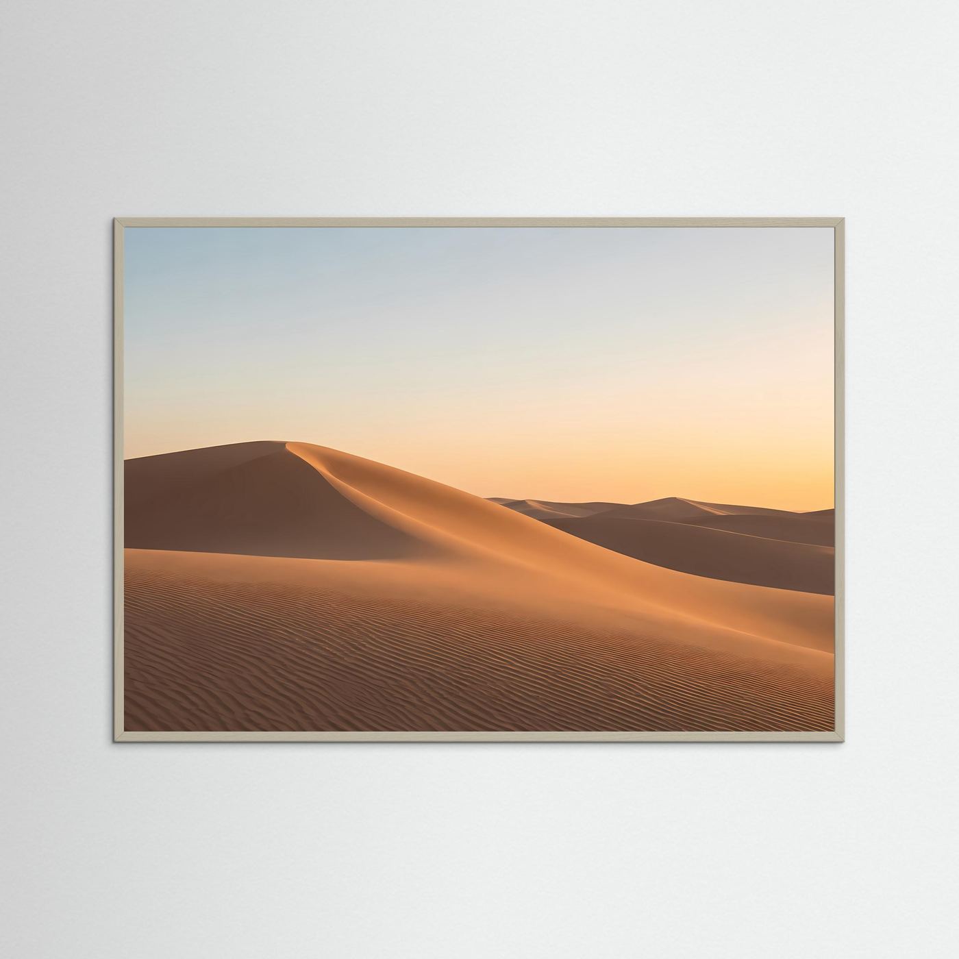 Wüstenlandschaftsbild mit grauem Rahmen, goldene Dünen im Abendlicht