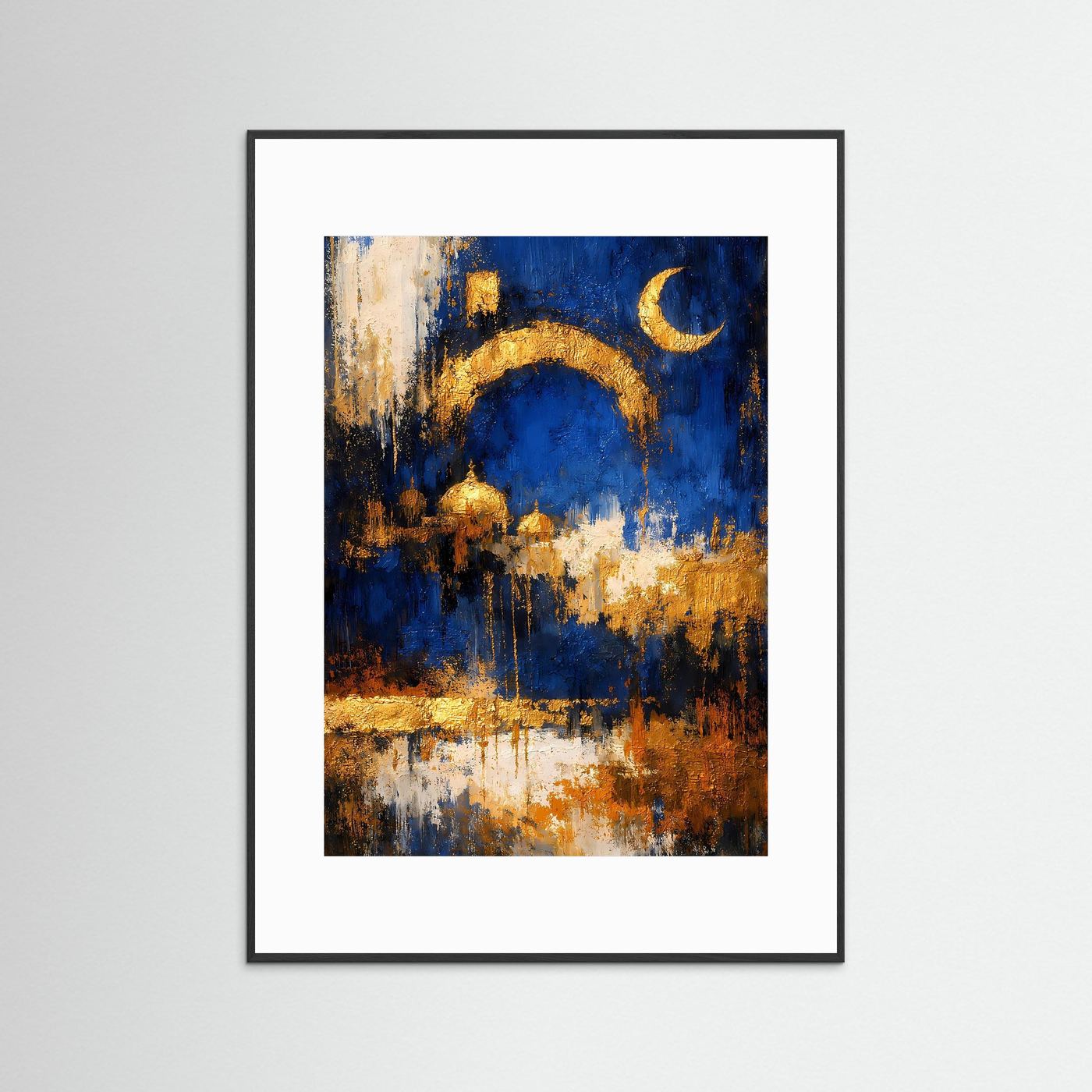 Abstraktes Kunstposter mit Mondsichel, goldenen Farben und blauer Stadtlandschaft, gerahmt mit Passepartout