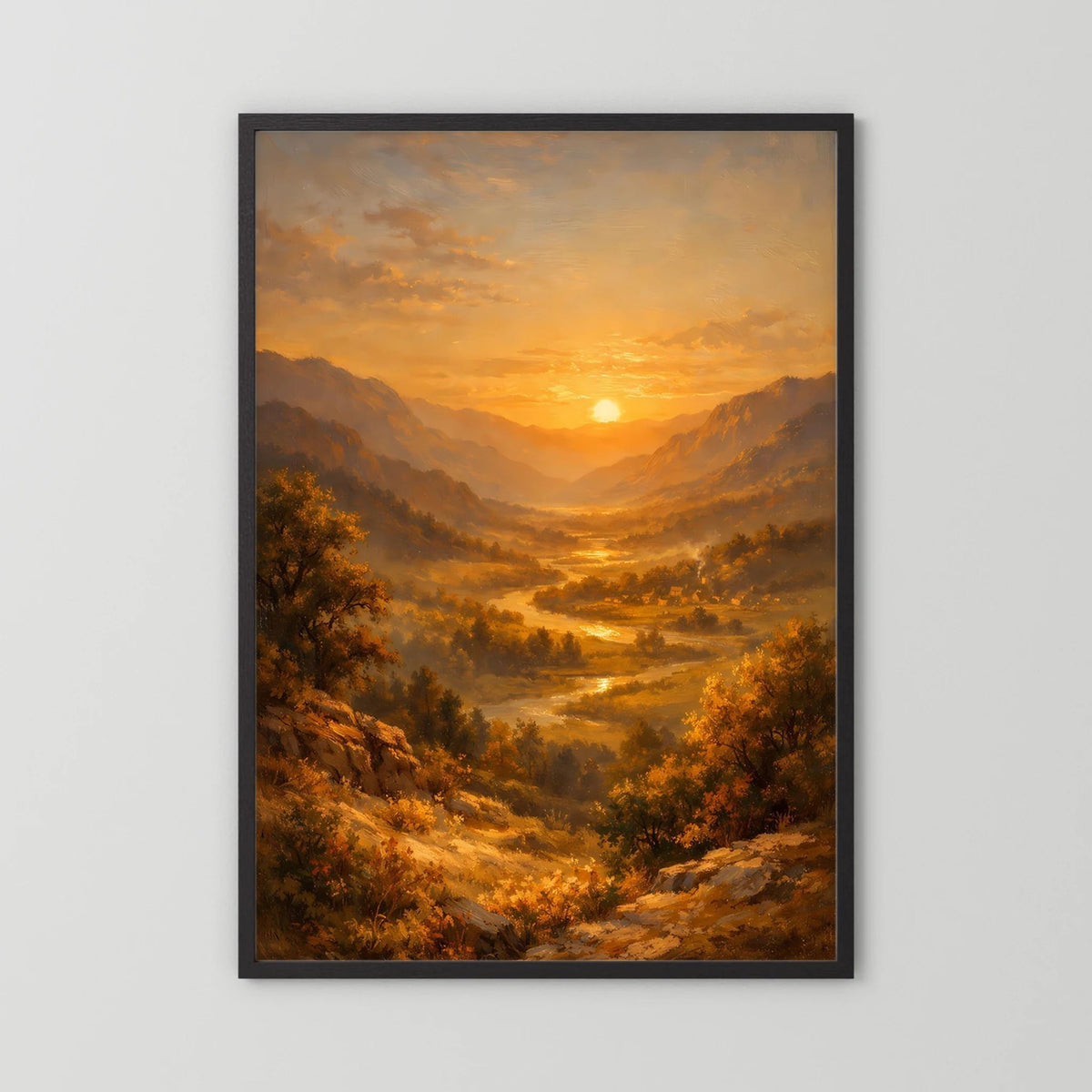 Hochformatiges Wandbild mit Berglandschaft im goldenen Abendlicht, schwarzer Rahmen