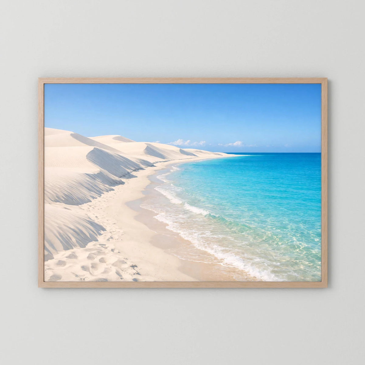 Wandbild mit Sanddünen und Meer, querformat, heller Holzrahmen