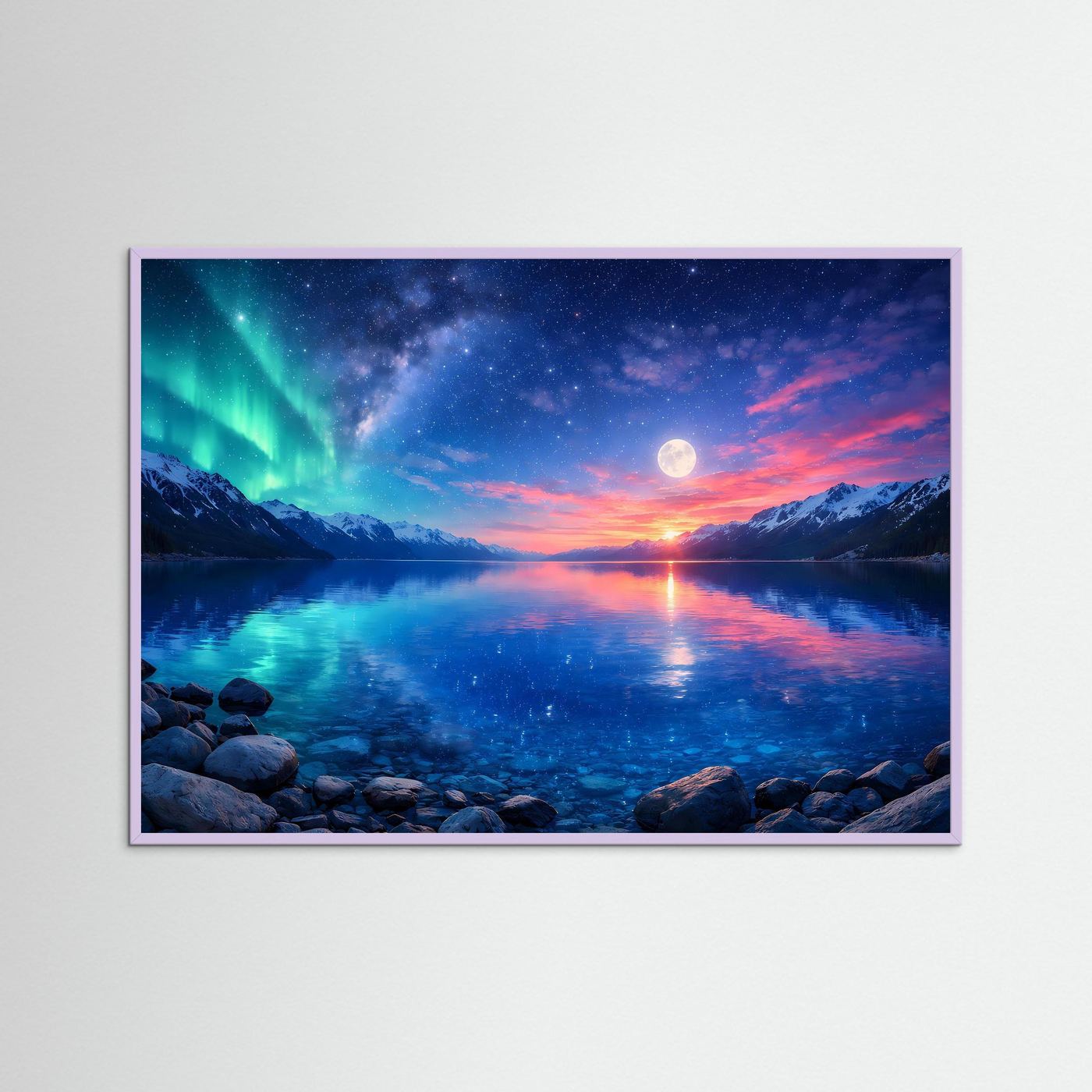 Wandbild mit lila Rahmen: Polarlicht, Mond und See bei Nacht mit reflektiertem Licht.