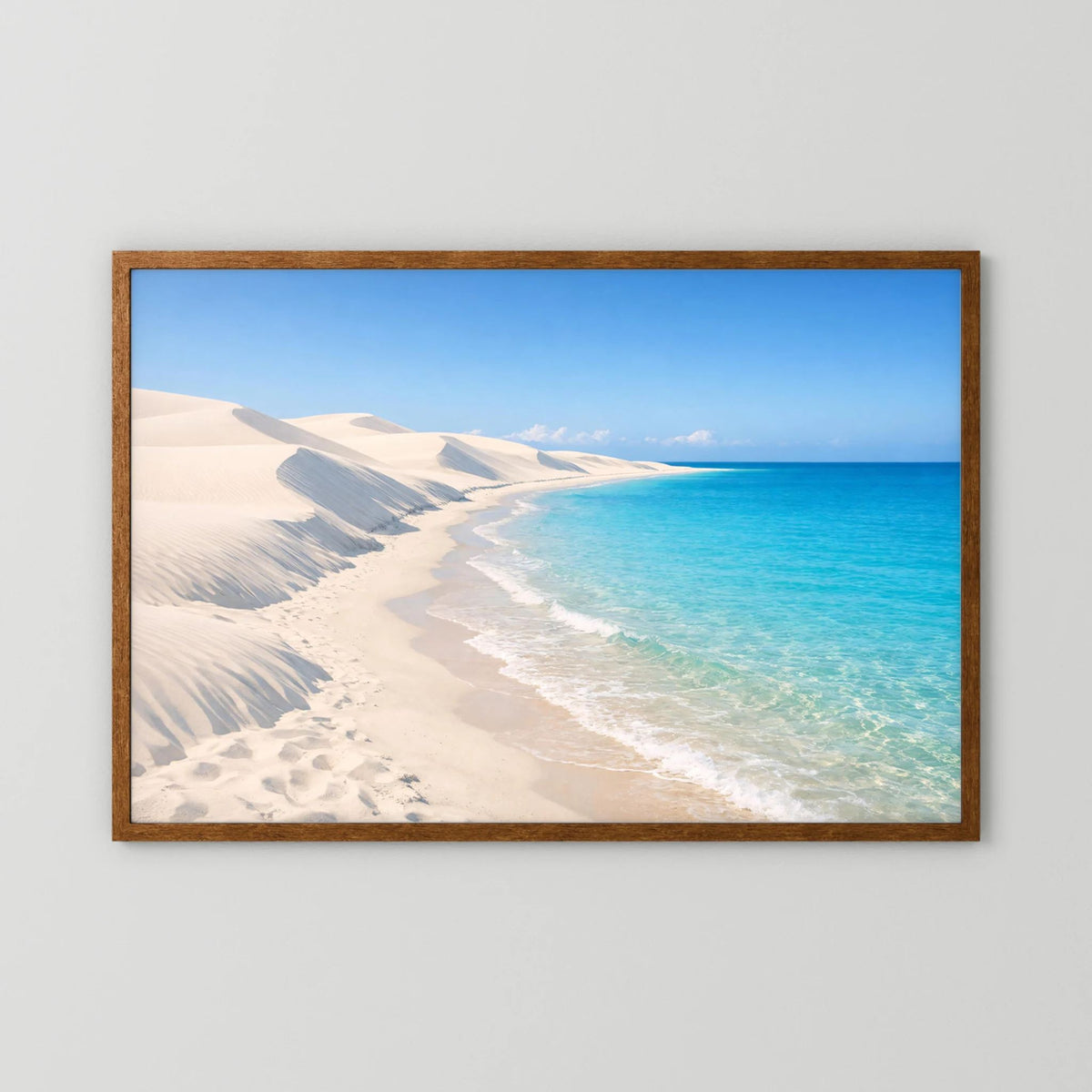 Wandbild mit Sanddünen und Meer, querformat, brauner Holzrahmen
