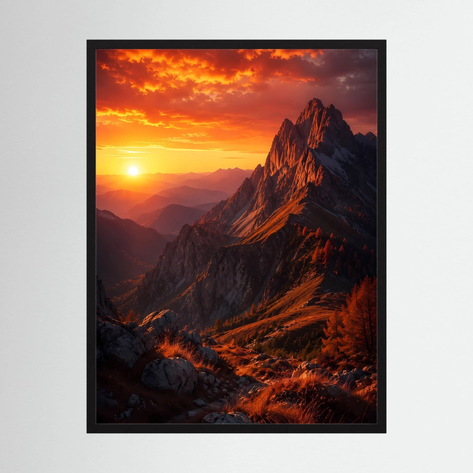 Poster im Hochformat: Bergtal bei Sonnenuntergang, leuchtendes Orange und goldene Sonne, schwarzer Rahmen