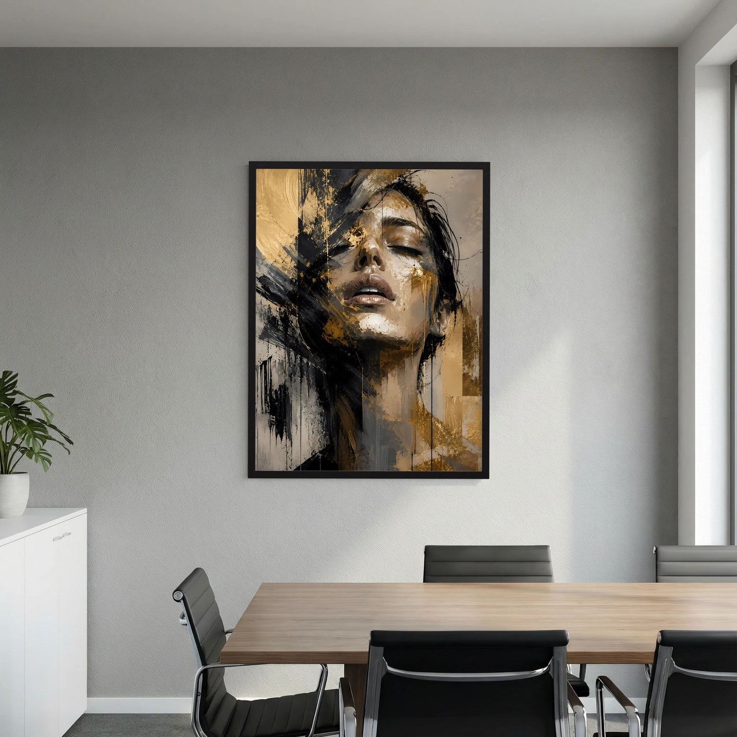 Gerahmtes abstraktes Frauenporträt-Poster, goldene und schwarze Farbbereiche, kompakt